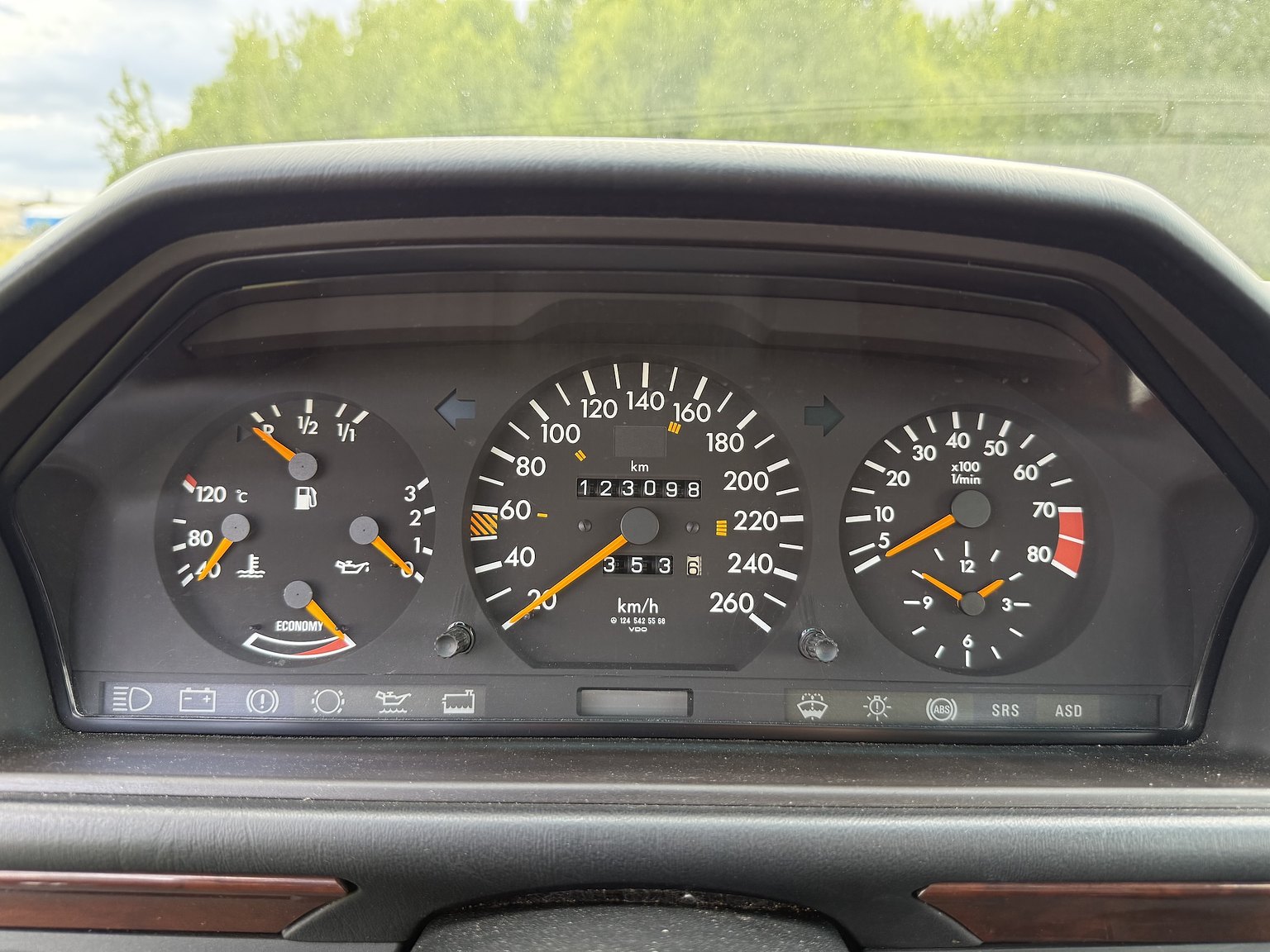Interior image of 1990 Mercedes-Benz 300CE-24