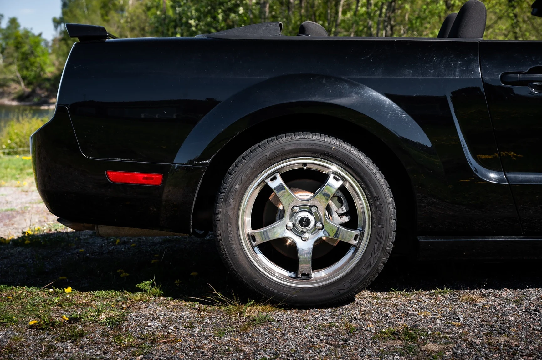Exterior image of 2006 Ford Mustang Convertible (66)