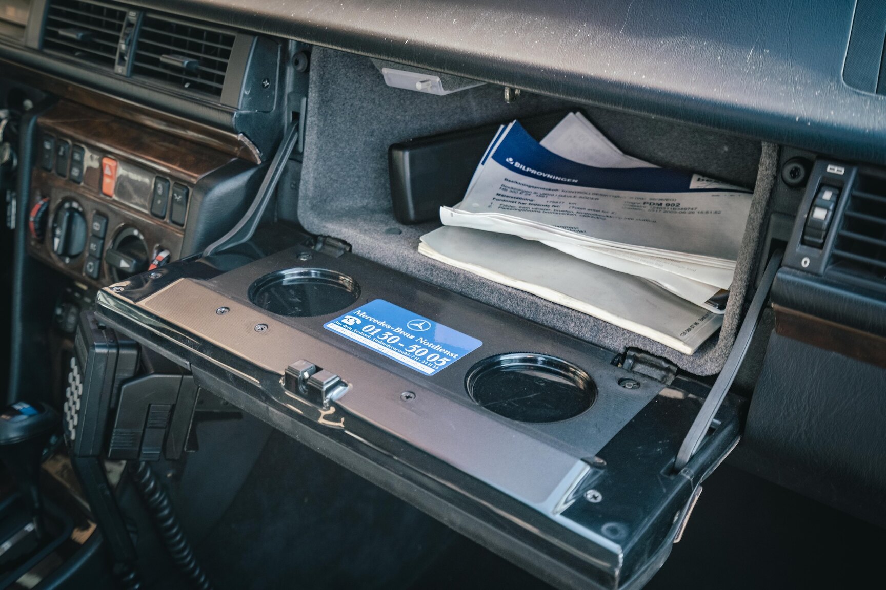 Innenraumfoto von 1991 Mercedes-Benz 300E-24 (20)