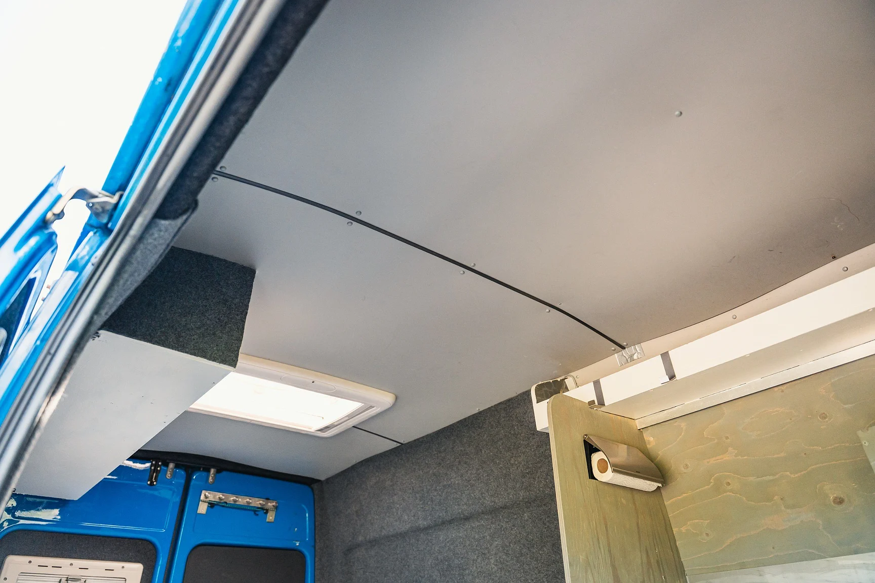 Innenraumfoto von 2004 Mercedes-Benz Sprinter 4x4 Campervan/Overlander (70)