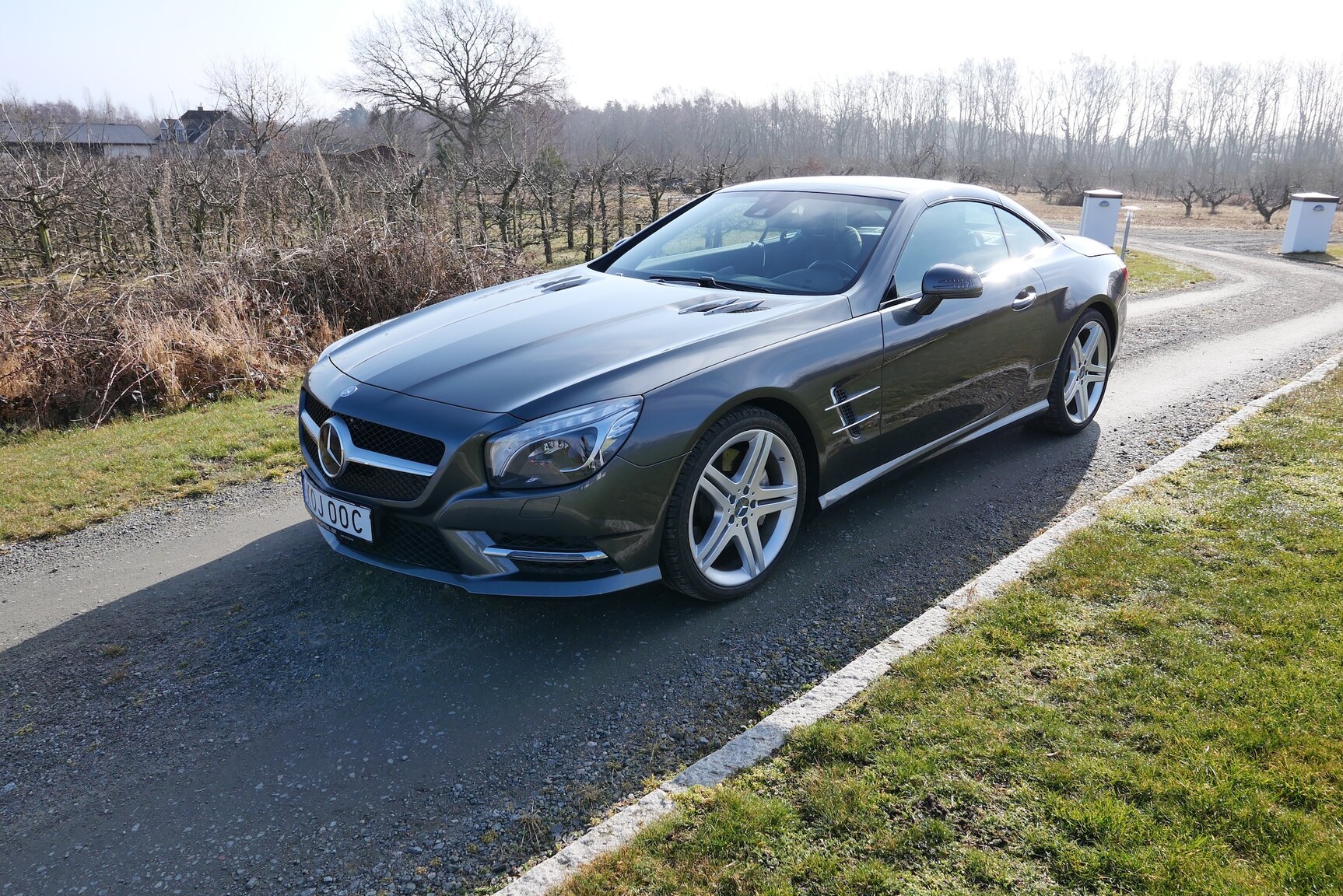 Exterior image of 2014 Mercedes-Benz SL500
