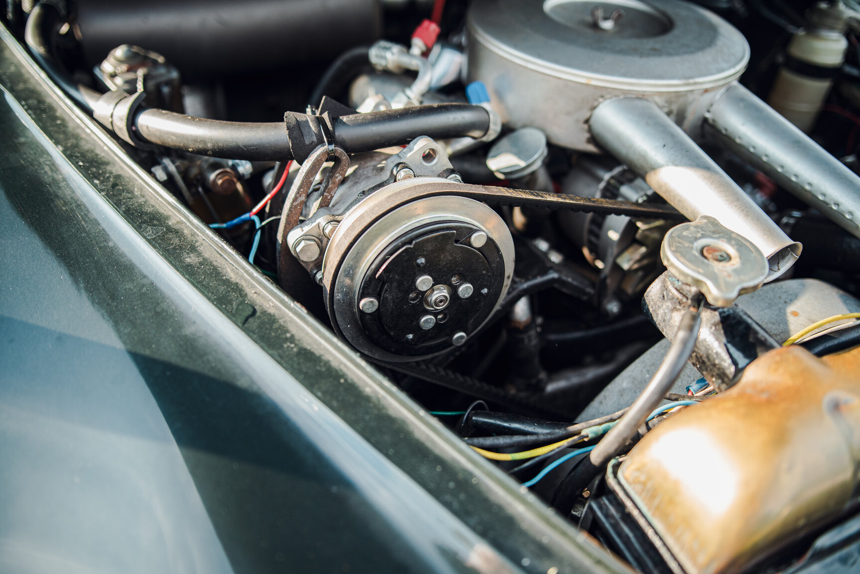 Image of 1965 Daimler 250 V8 mechanics
