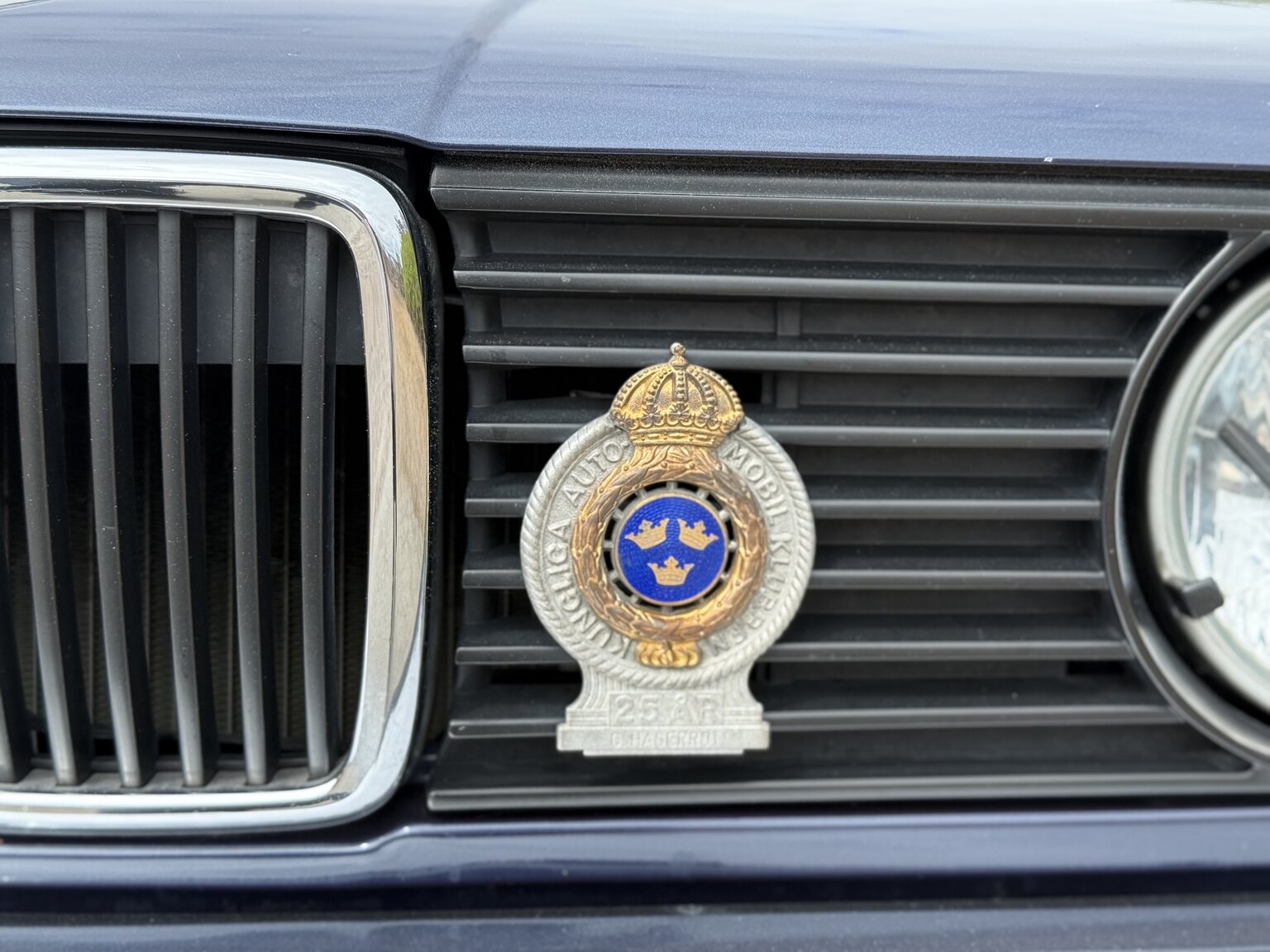 Exterior image of 1987 BMW 325i Convertible