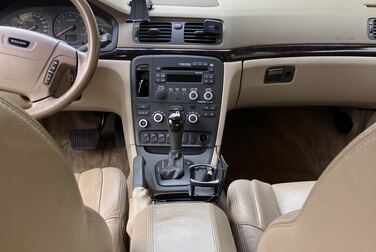 Interior image of 1999 Volvo S80