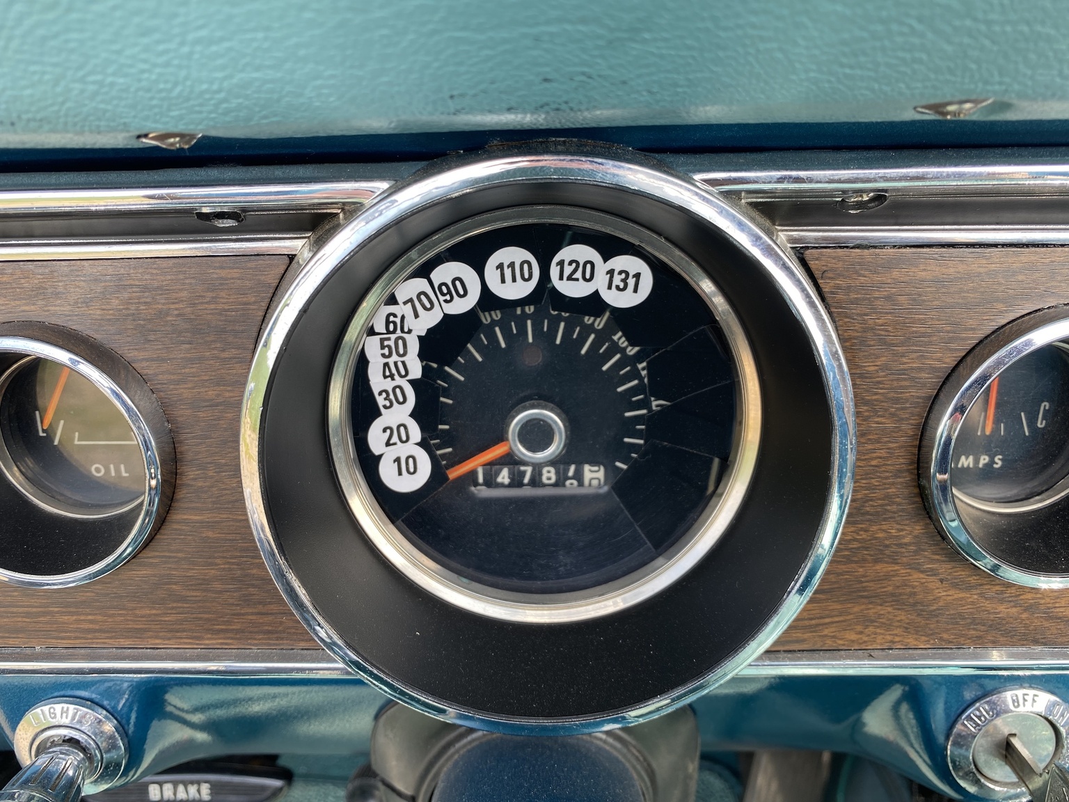 Interior image of 1966 Ford Mustang 289 Cabriolet (32)