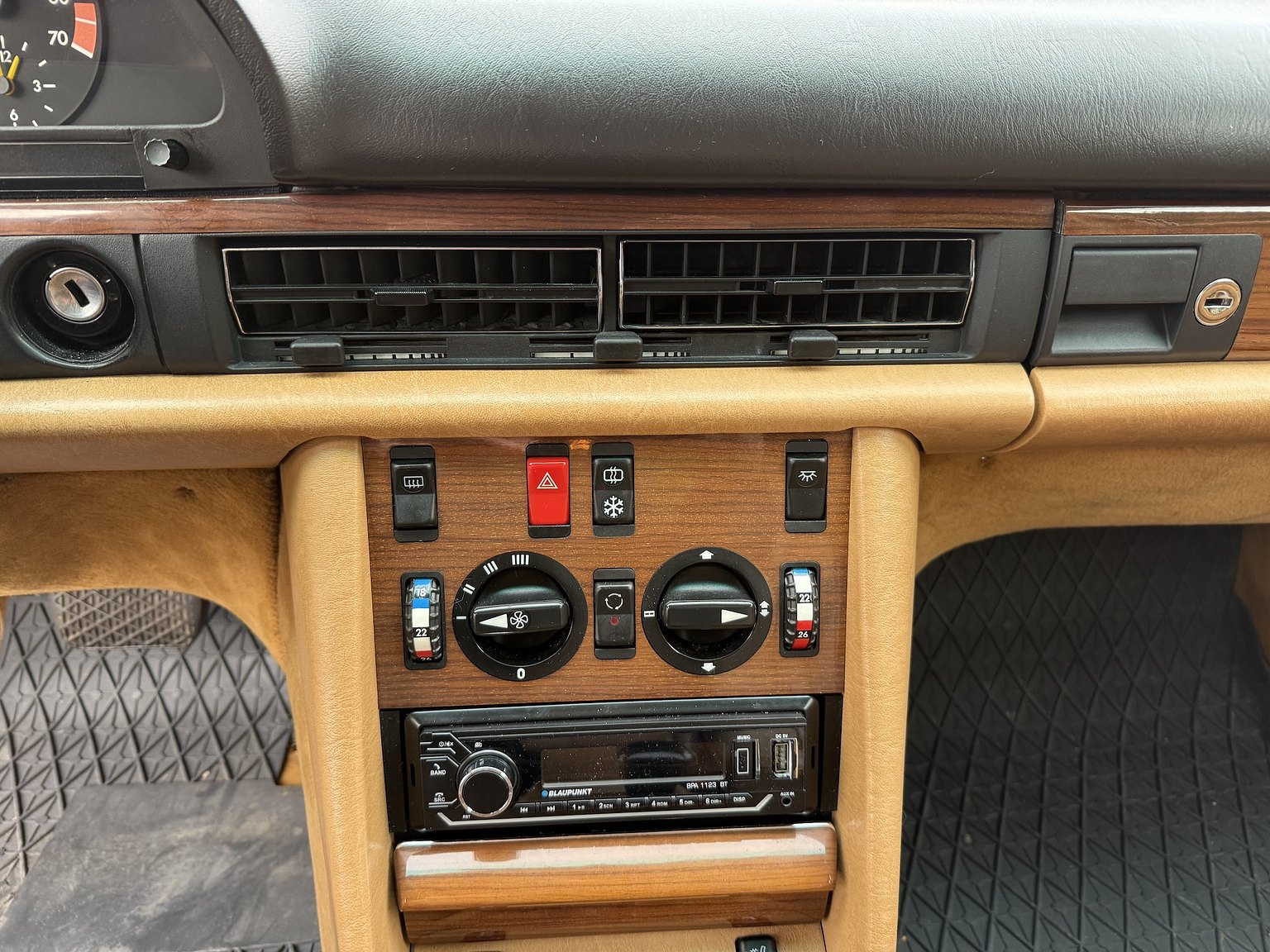 Interiörbild 1987 Mercedes-Benz 300 SE