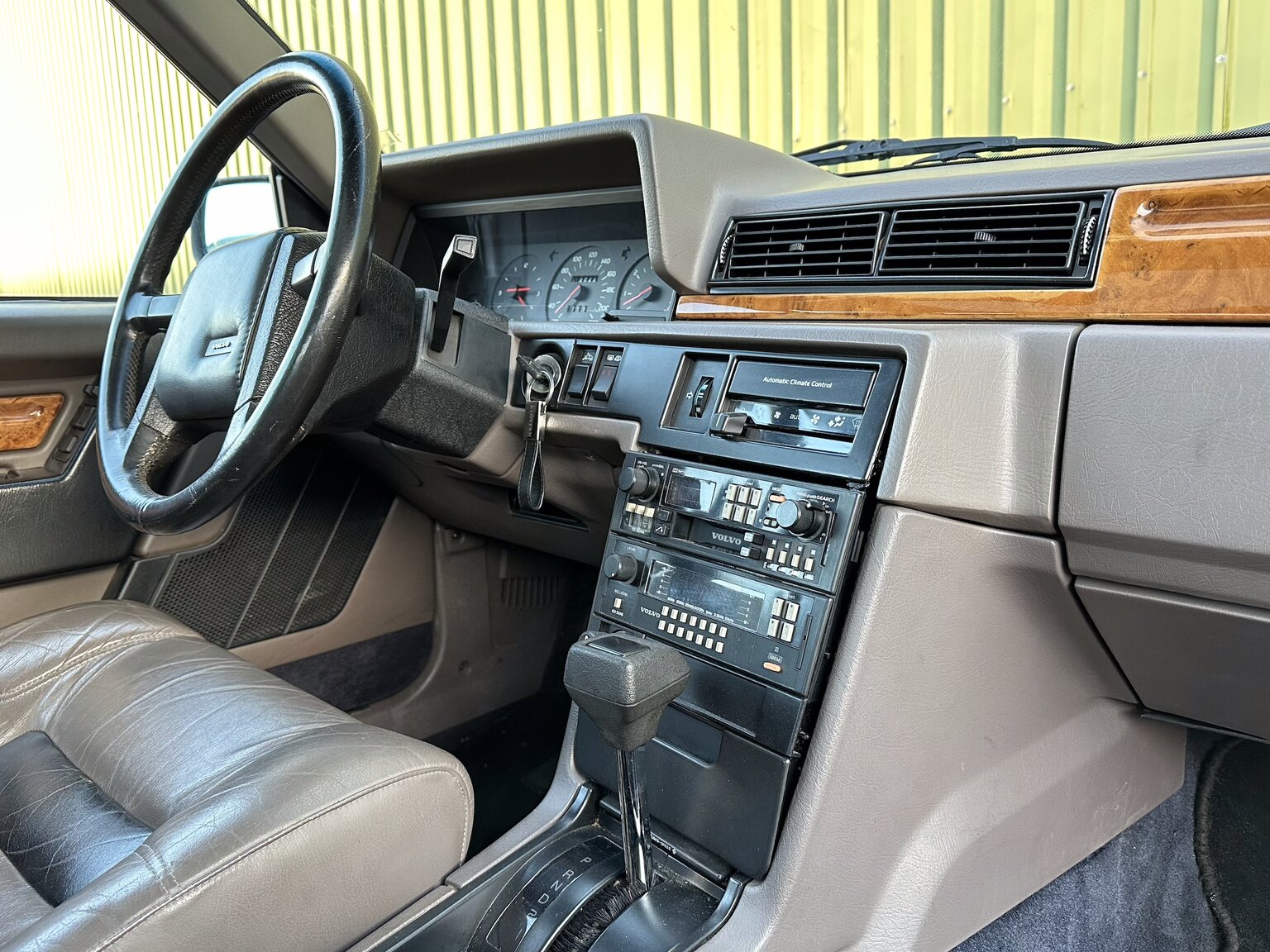 Interiörbild 1987 Volvo 780 Bertone