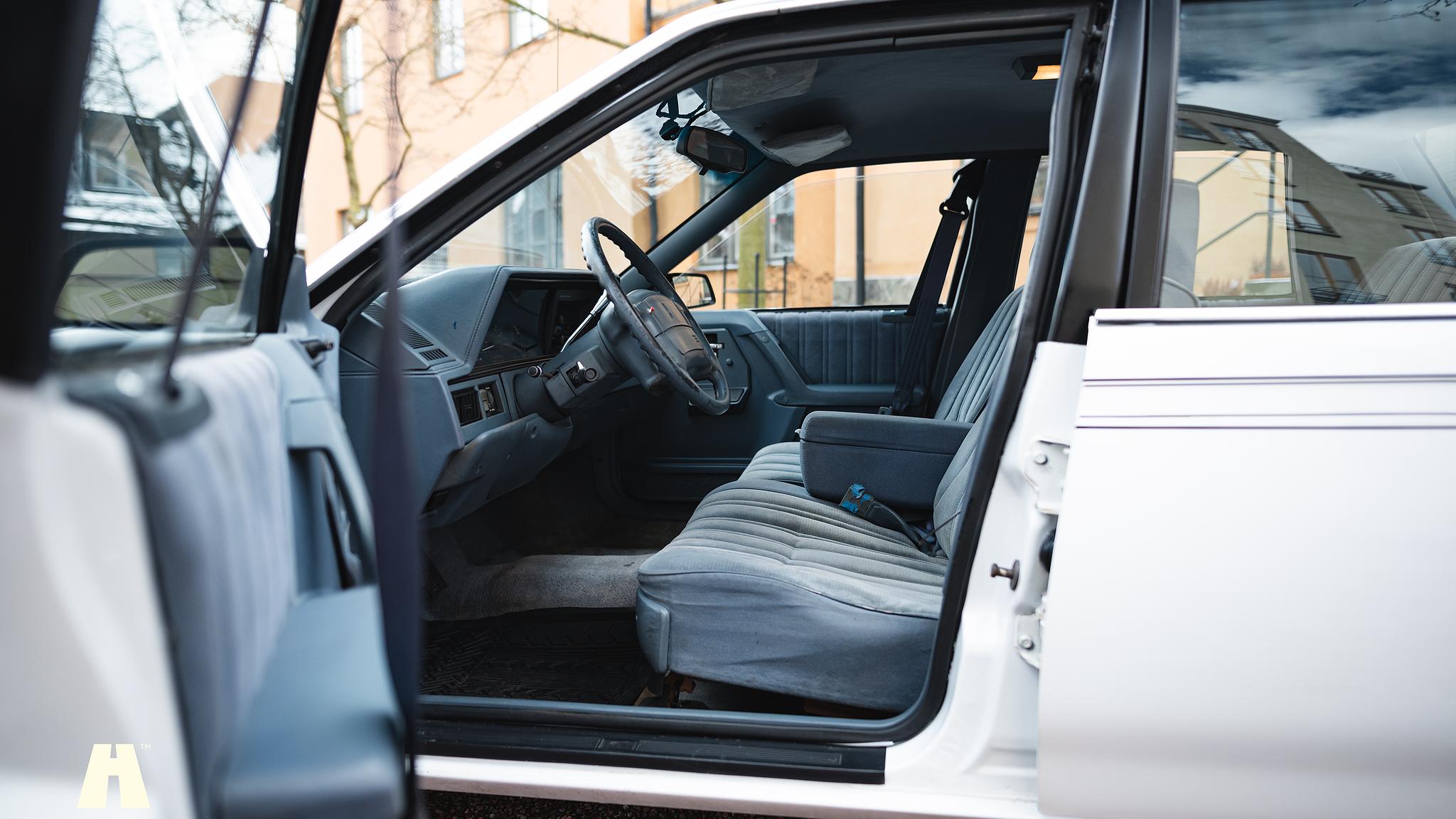 Interior image of 1994 Oldsmobile Cutlass Ciera Sedan 3.1 (3)