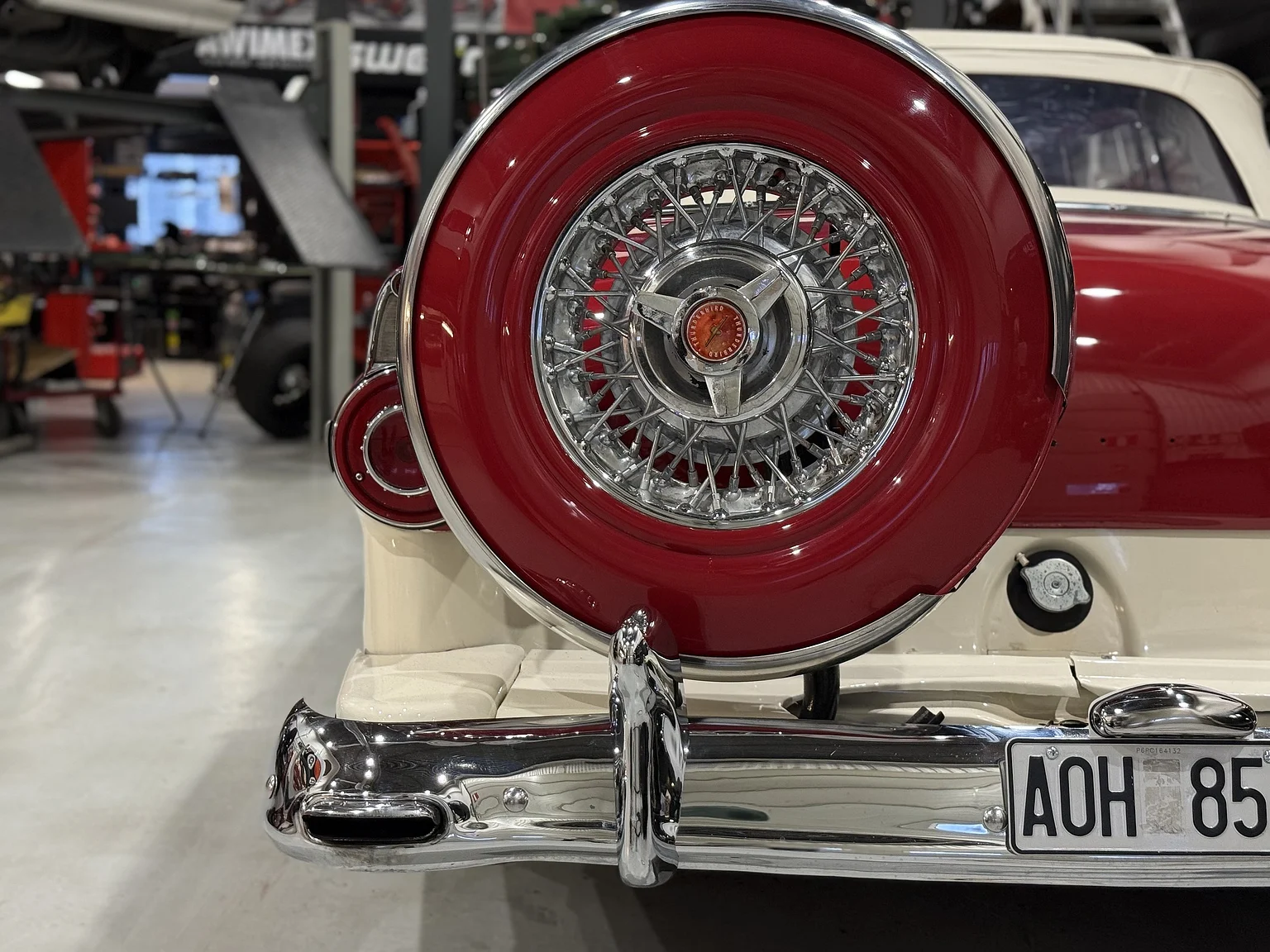 Aussenfoto 1956 Ford Fairlane Sunliner V8 5.1 (35)