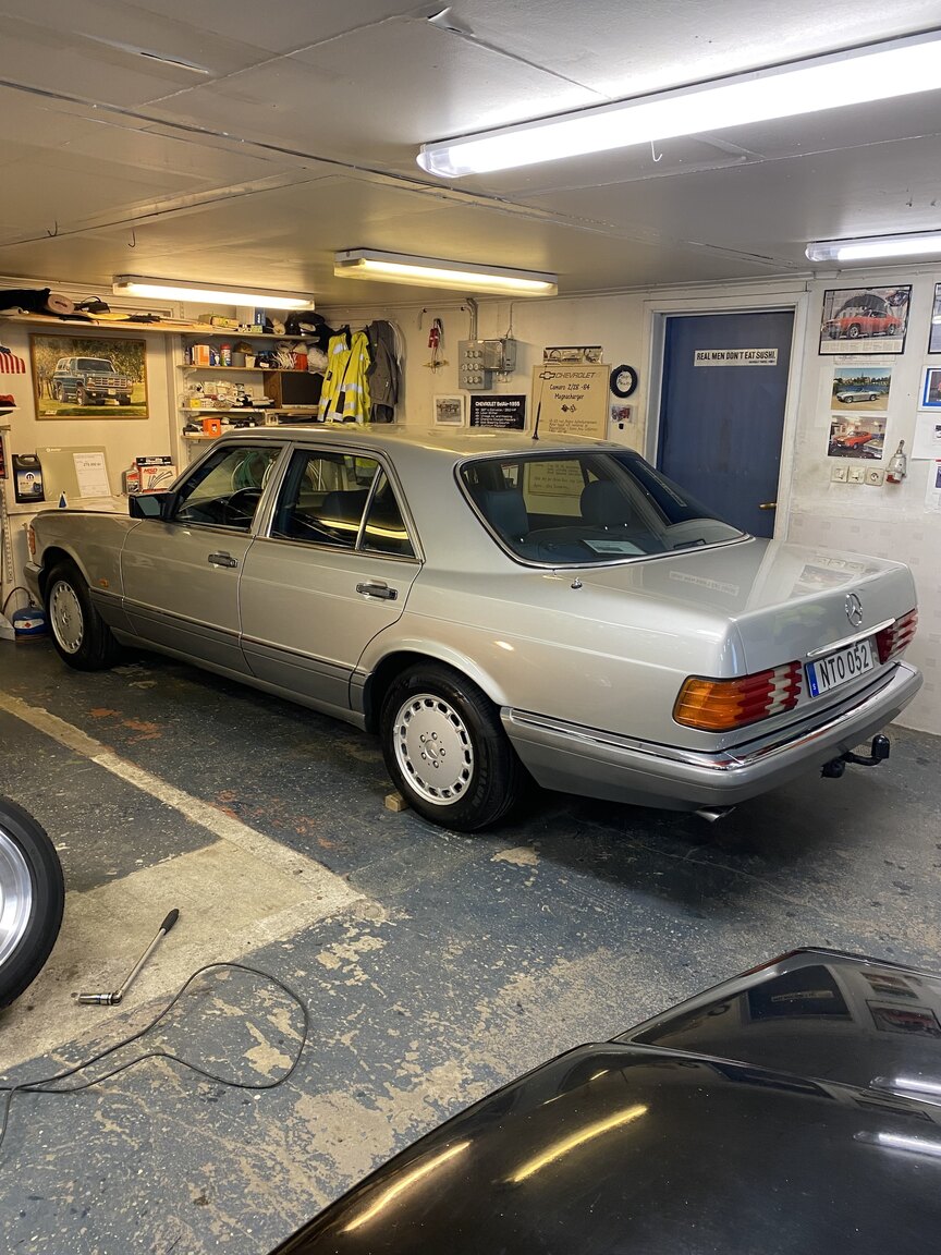Exteriörbild på 1988 Mercedes-Benz 300 SE