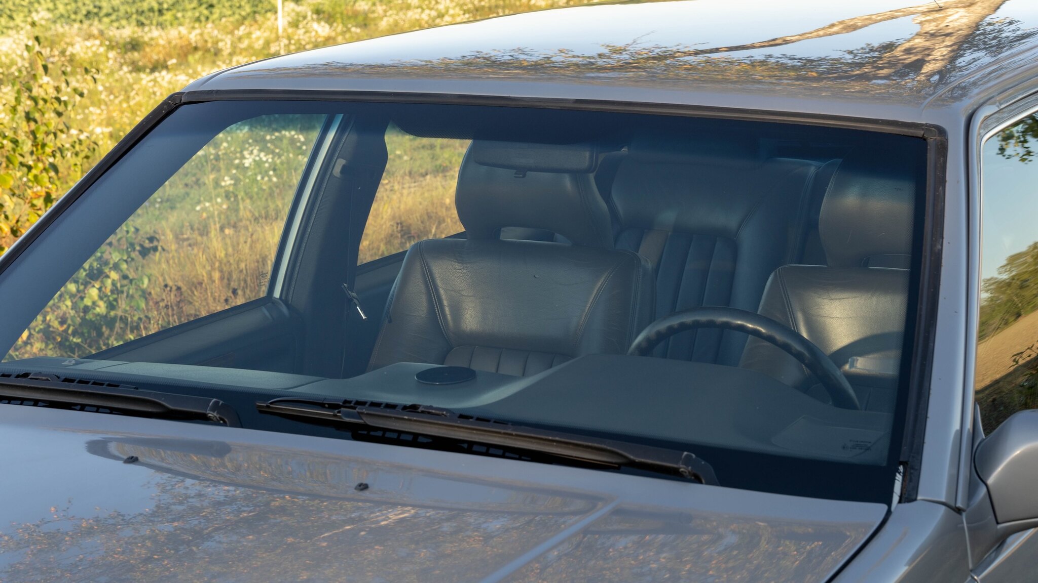 Exterior image of 1996 VOLVO 960 Executive