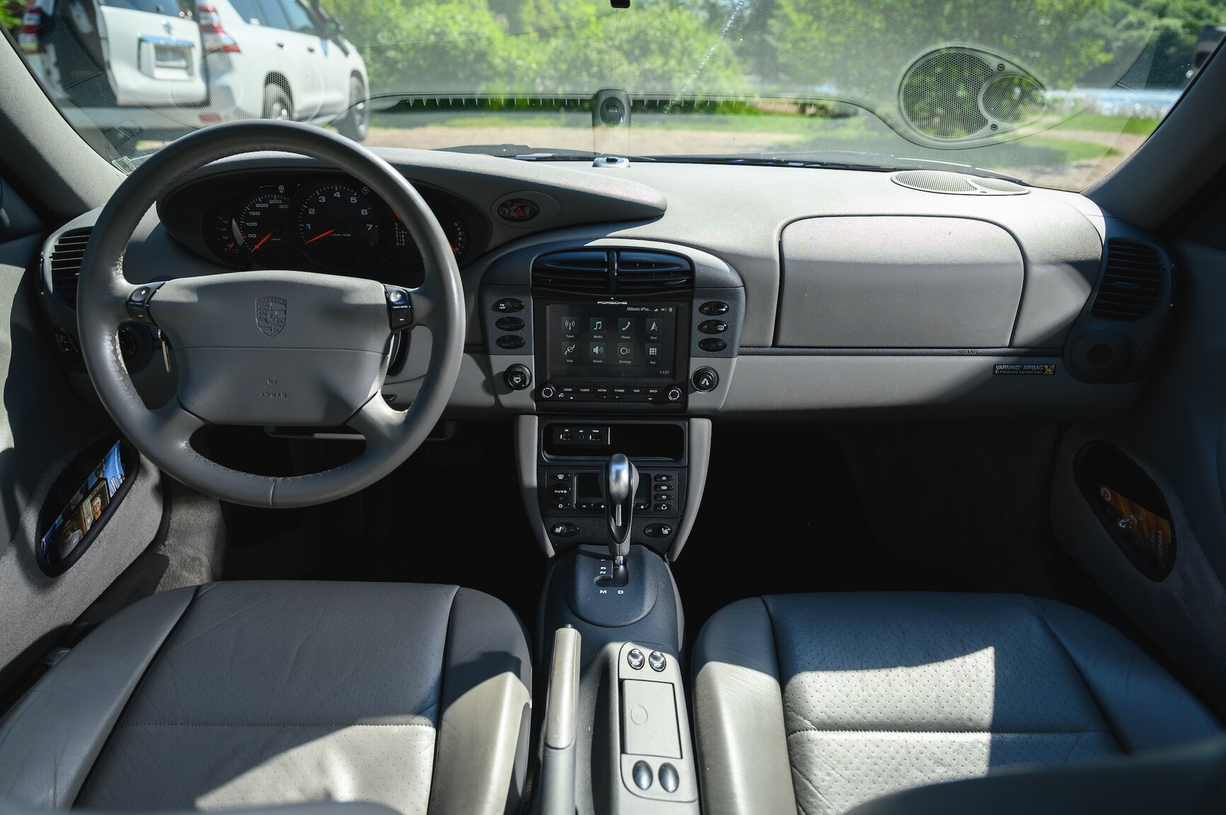 Innenraumfoto von 1998 Porsche 911 Carrera Tiptronic (3)