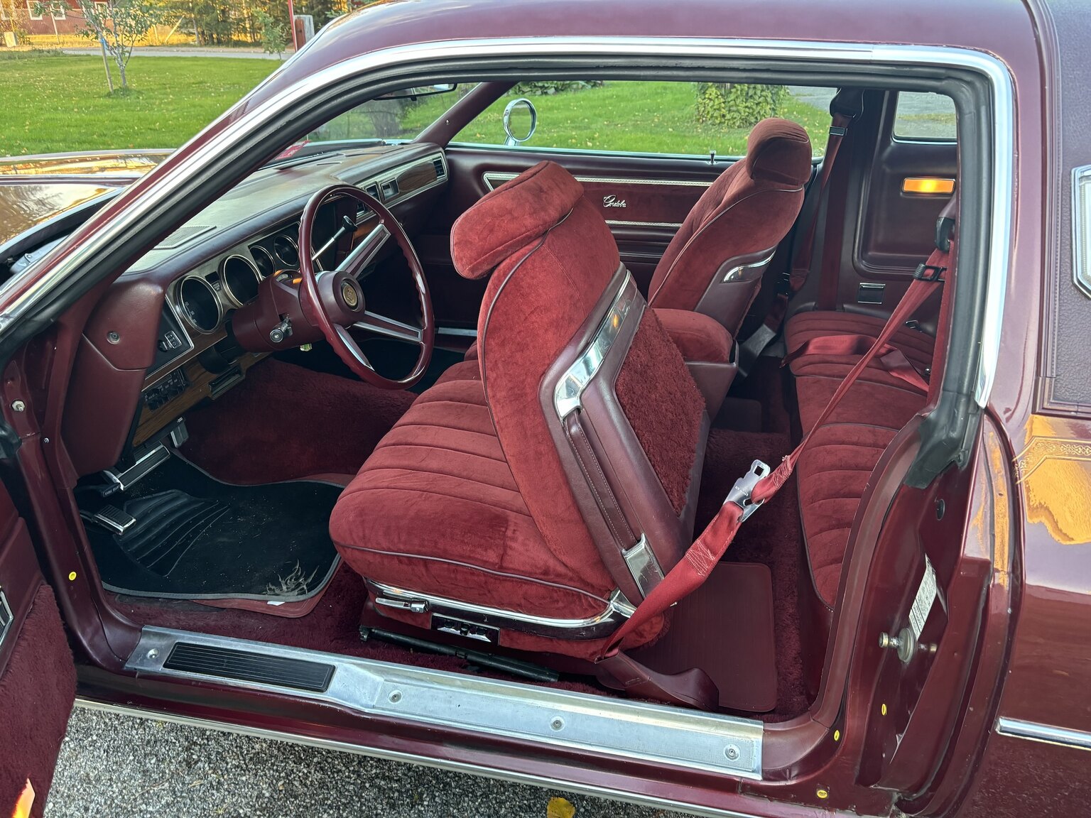 Interior image of 1976 Chrysler Cordoba