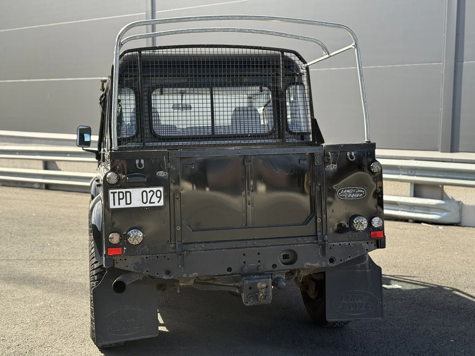 Aussenfoto 2000 Land Rover Defender 110 Tomb Raider (54)