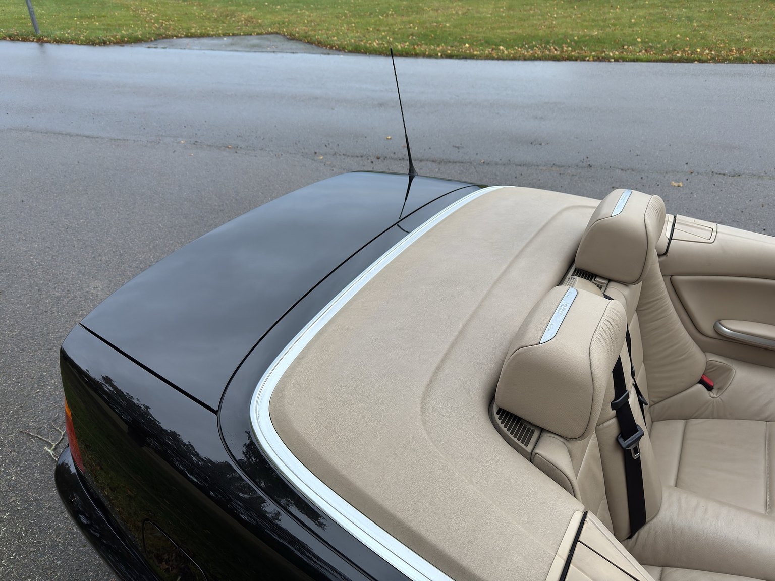 Exteriörbild på 2001 BMW 325IA CAB