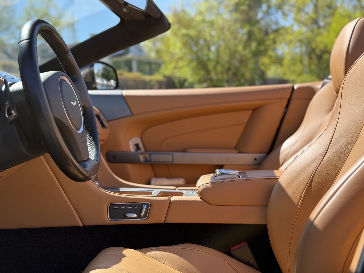 Interiörbild 2015 Aston Martin DB9 Volante