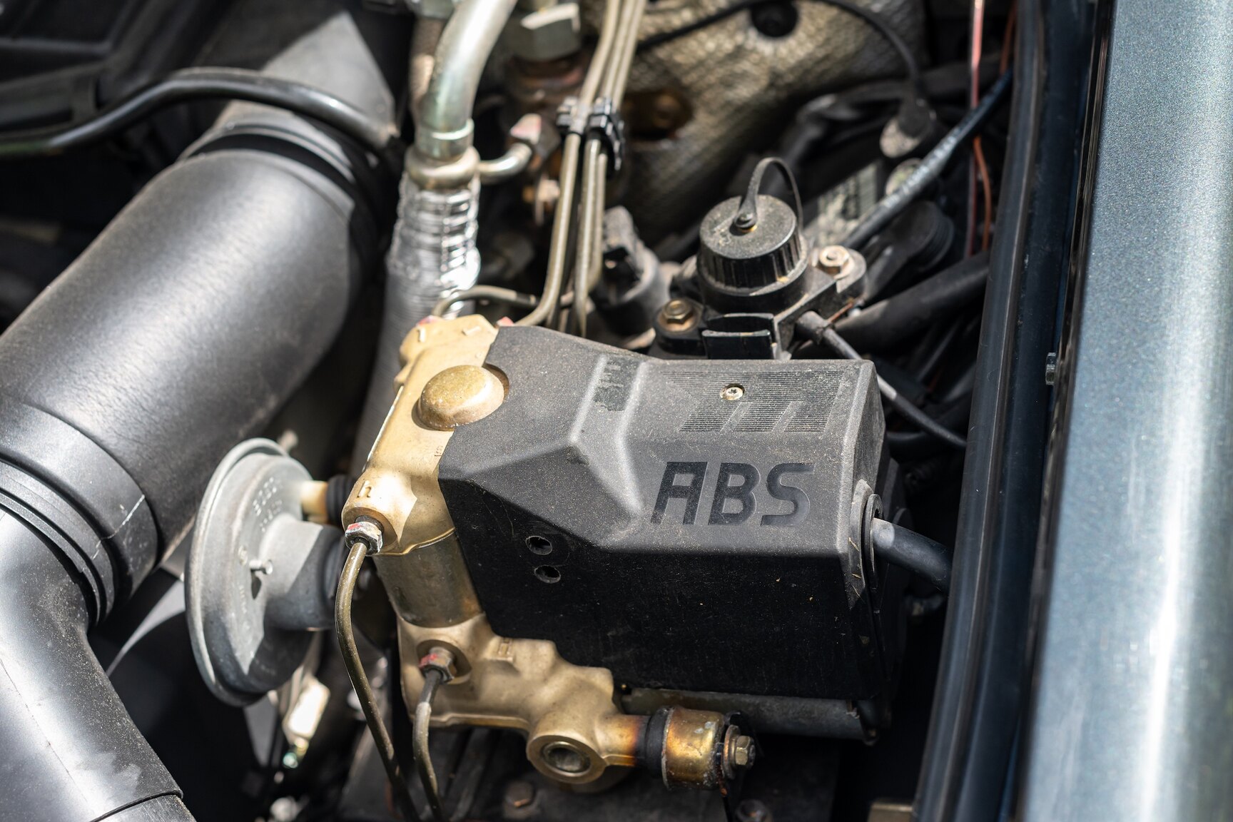 Image of 1993 Mercedes-Benz 400 E mechanics