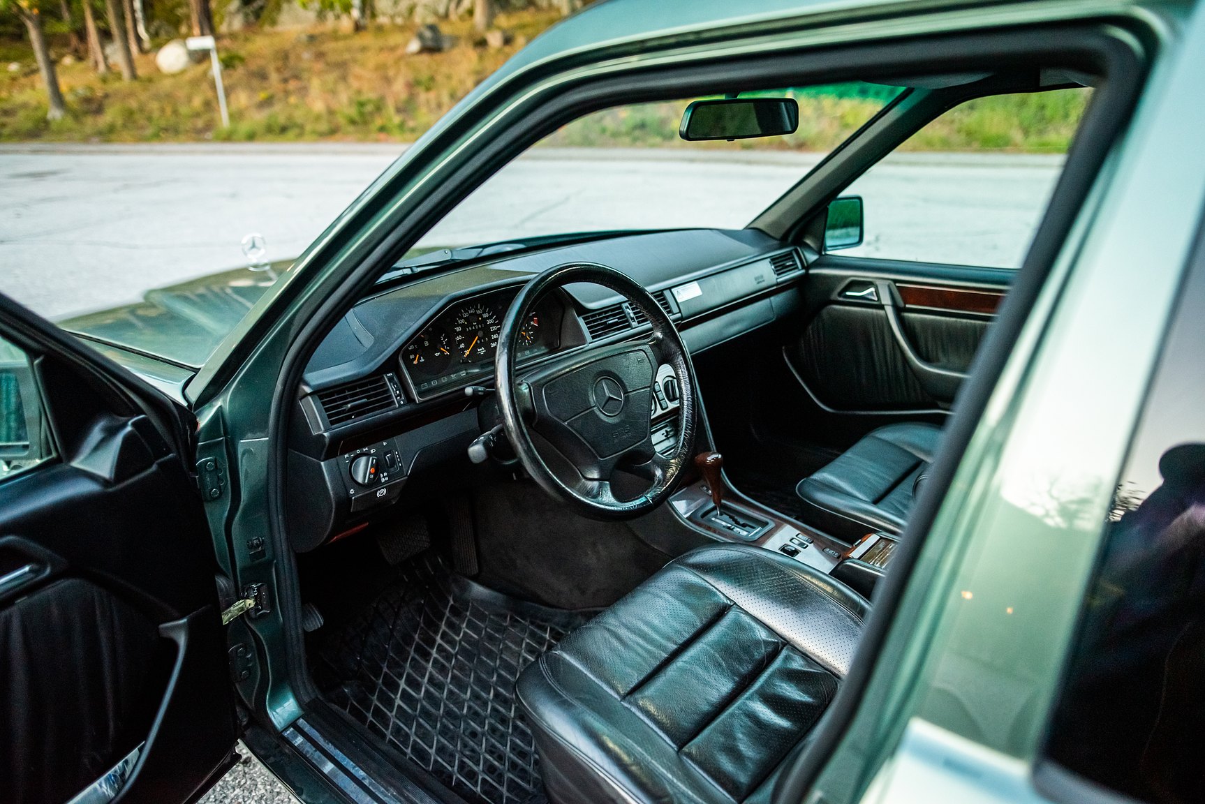 Interior image of 1996 MERCEDES-BENZ E 320 T