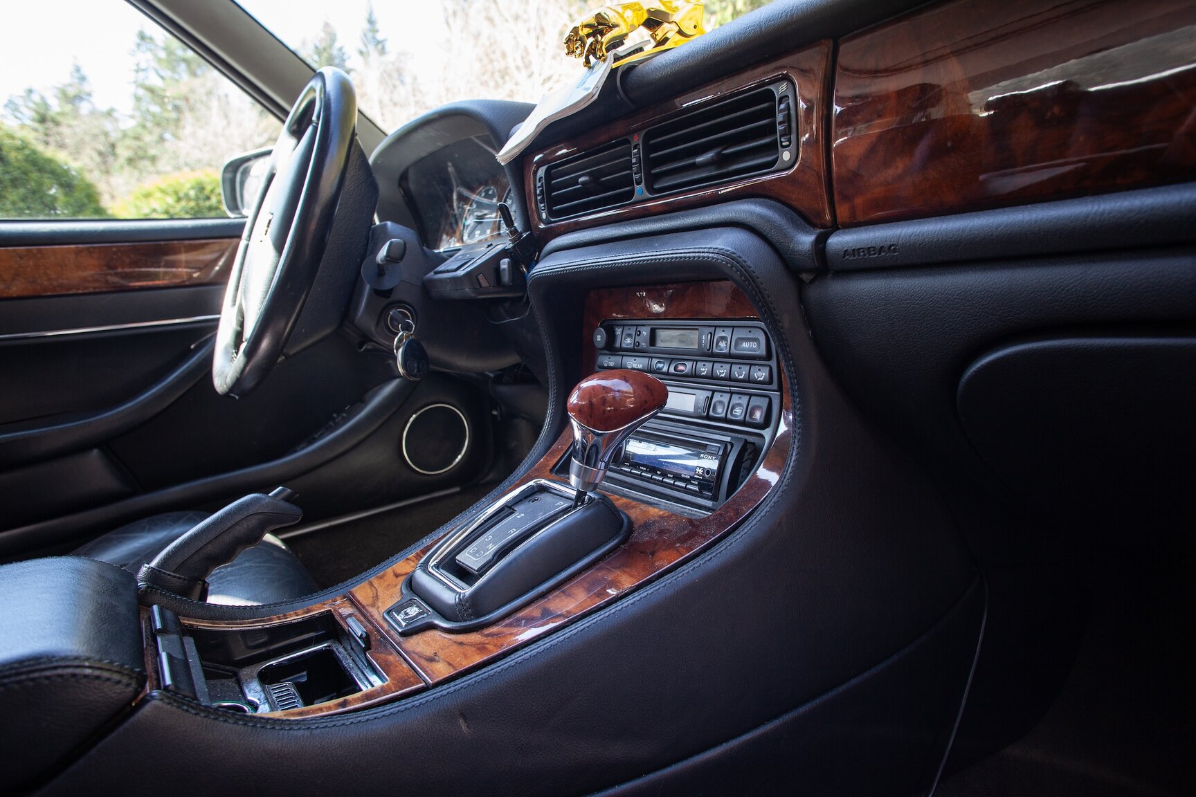 Interior image of 1997 Jaguar XJ6 3.2