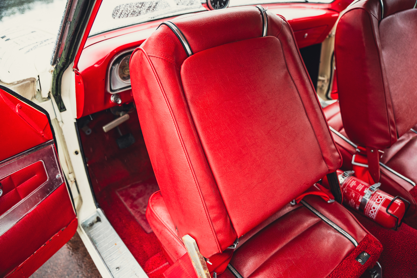 Innenraumfoto von 1964 Ford Fairlane 500 Sport Coupé (42)