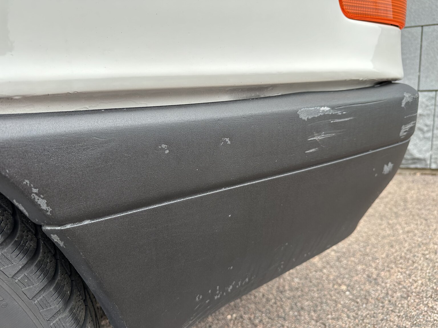 Exterior image of 1988 Audi 80 (31)