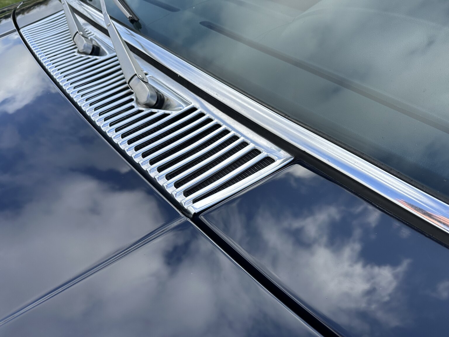 Exterior image of 1975 Mercedes-Benz 450 SEL 6.9 Bepansrad 