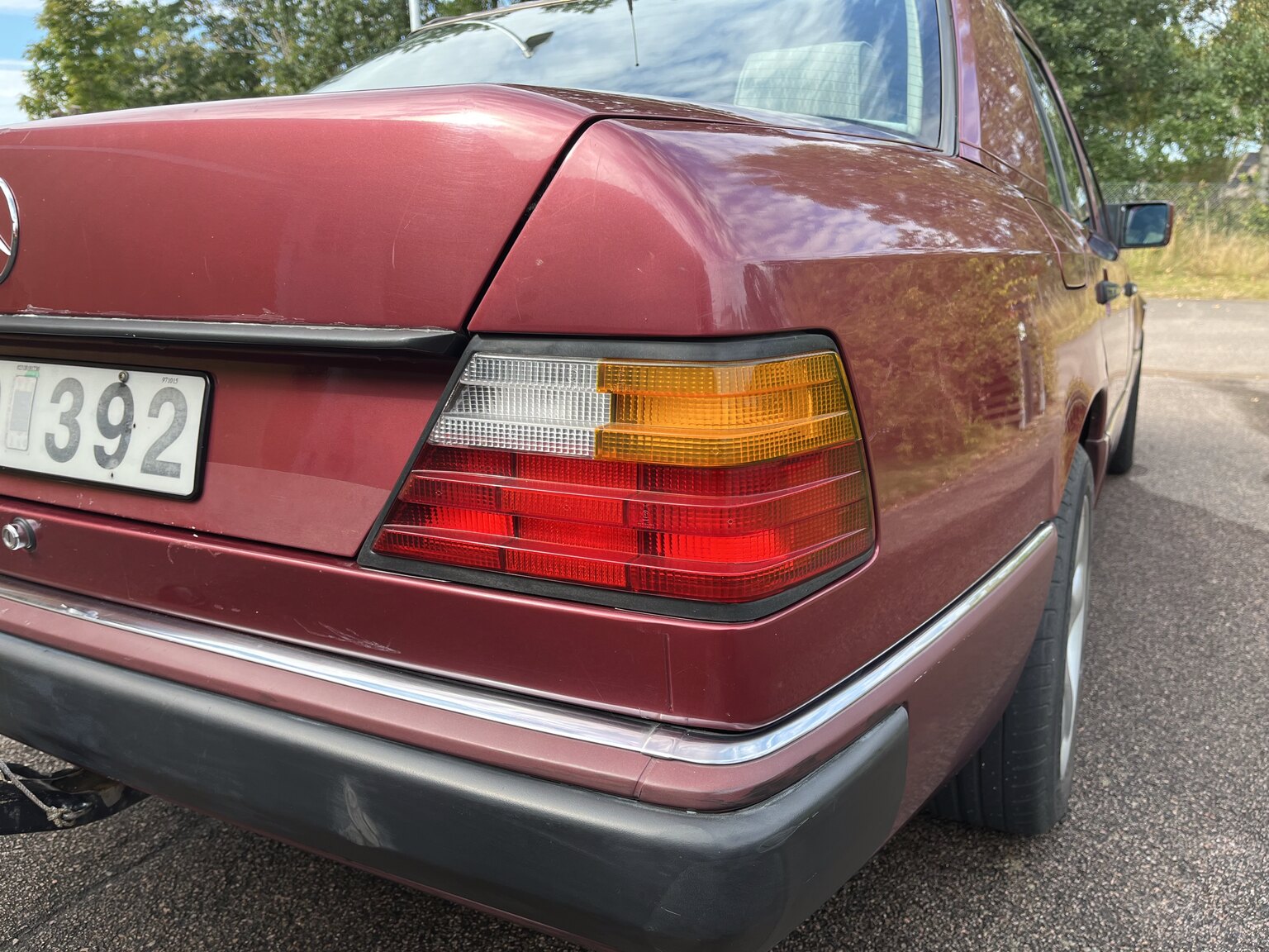 Exterior image of 1990 Mercedes-Benz 230 E