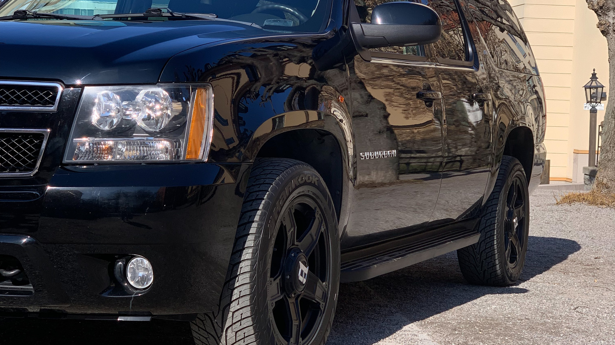 Exteriörbild på 2011 Chevrolet Suburban