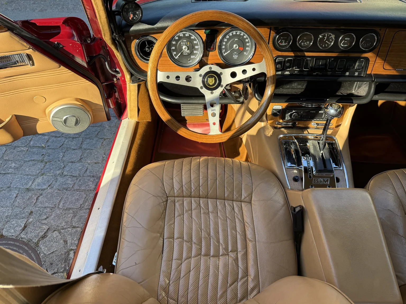 Innenraumfoto von 1970 Jaguar XJ12 Performance (29)