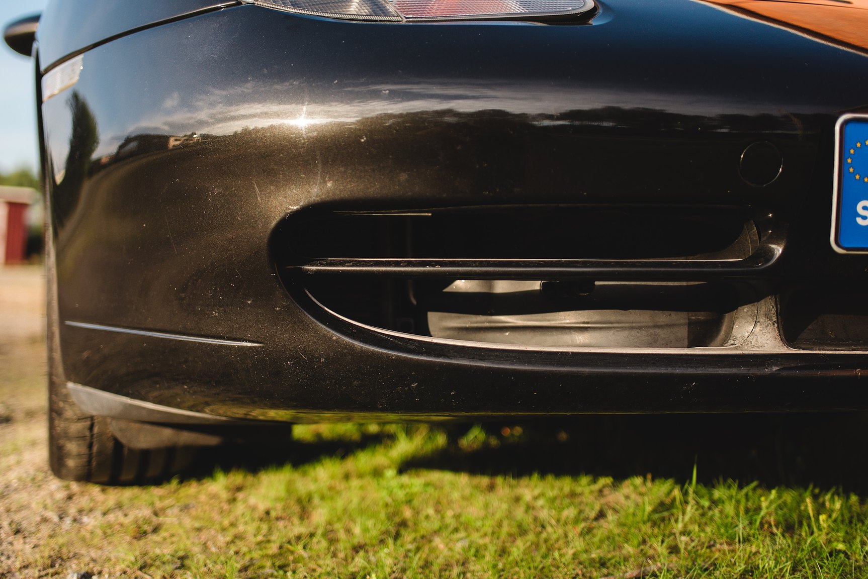 Exterior image of 1998 Porsche 996 Carrera 