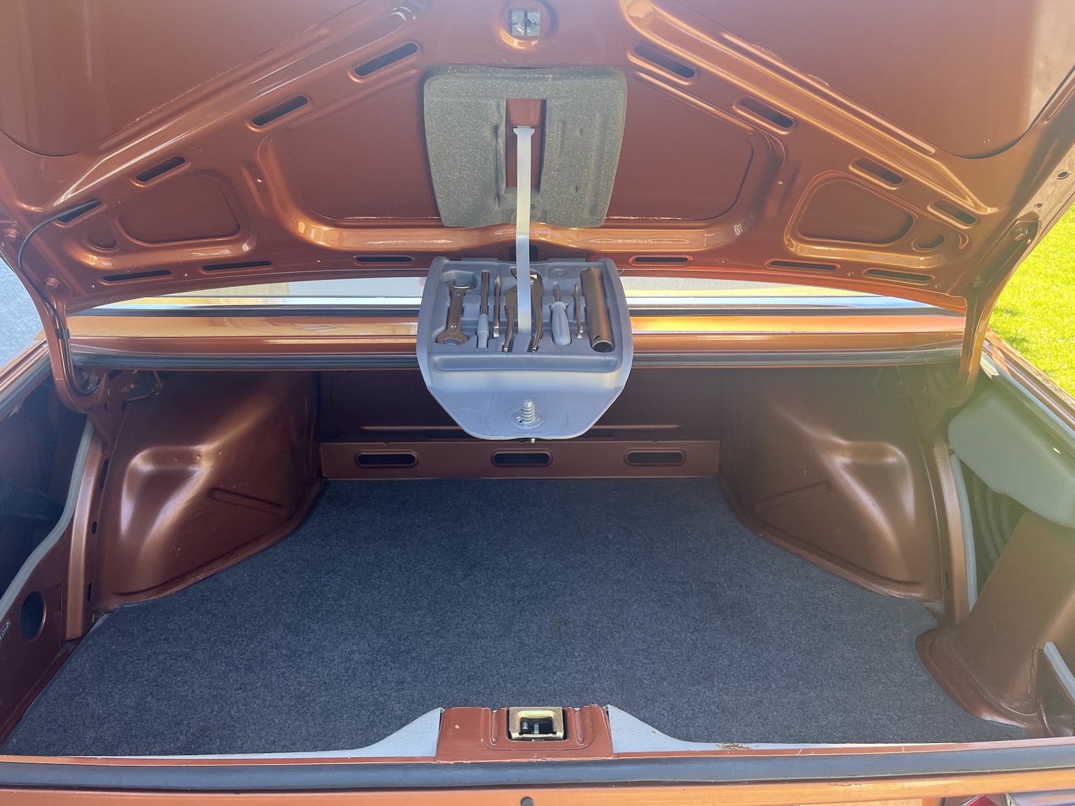 Innenraumfoto von 1977 BMW 518 (2)