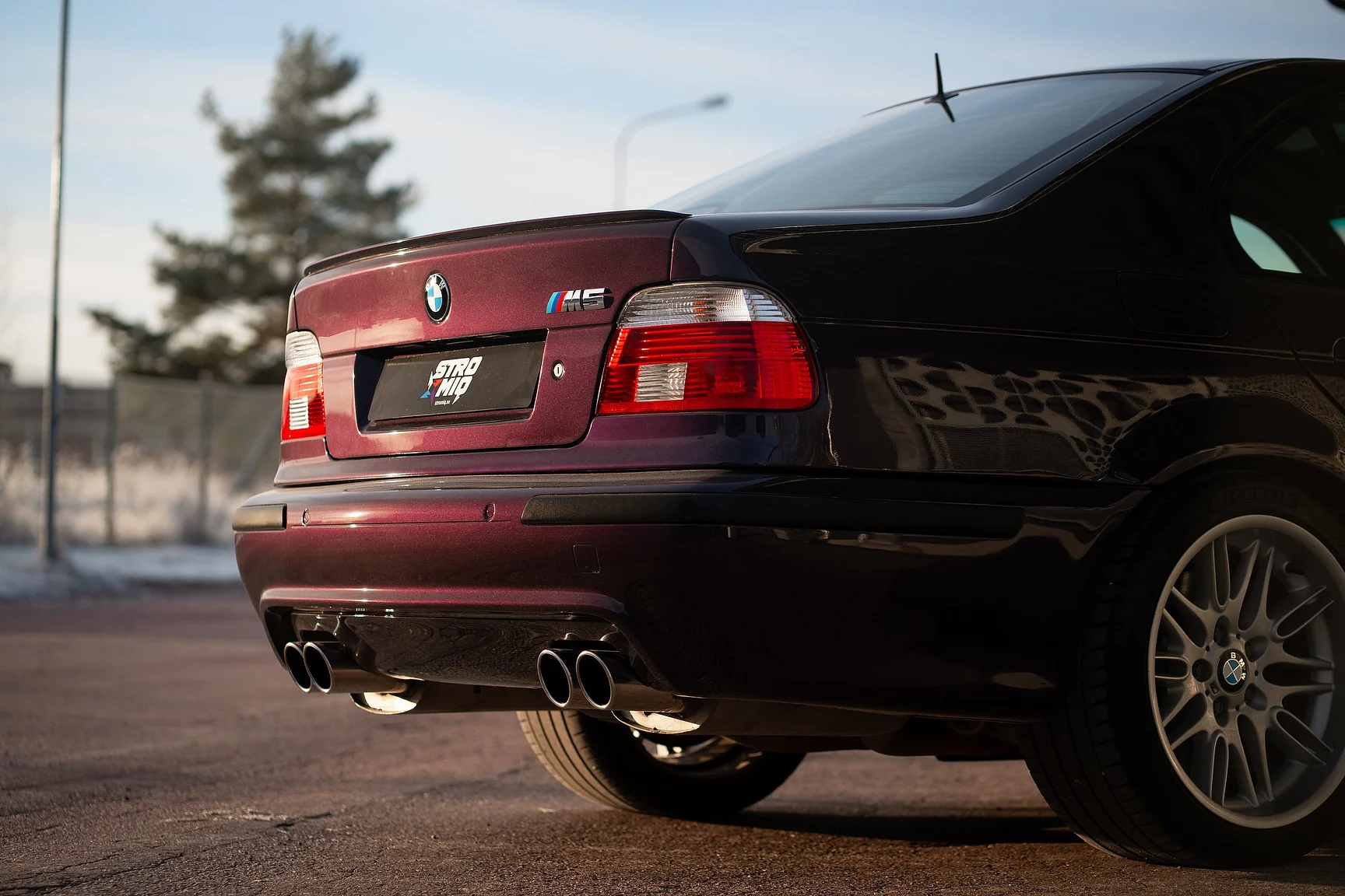 Exteriörbild på 2002 BMW M5 E39 (12)