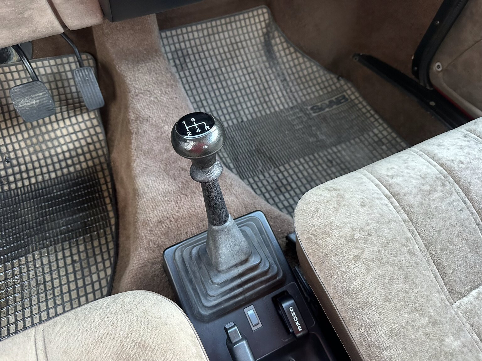 Innenraumfoto von 1984 Saab 900 GL