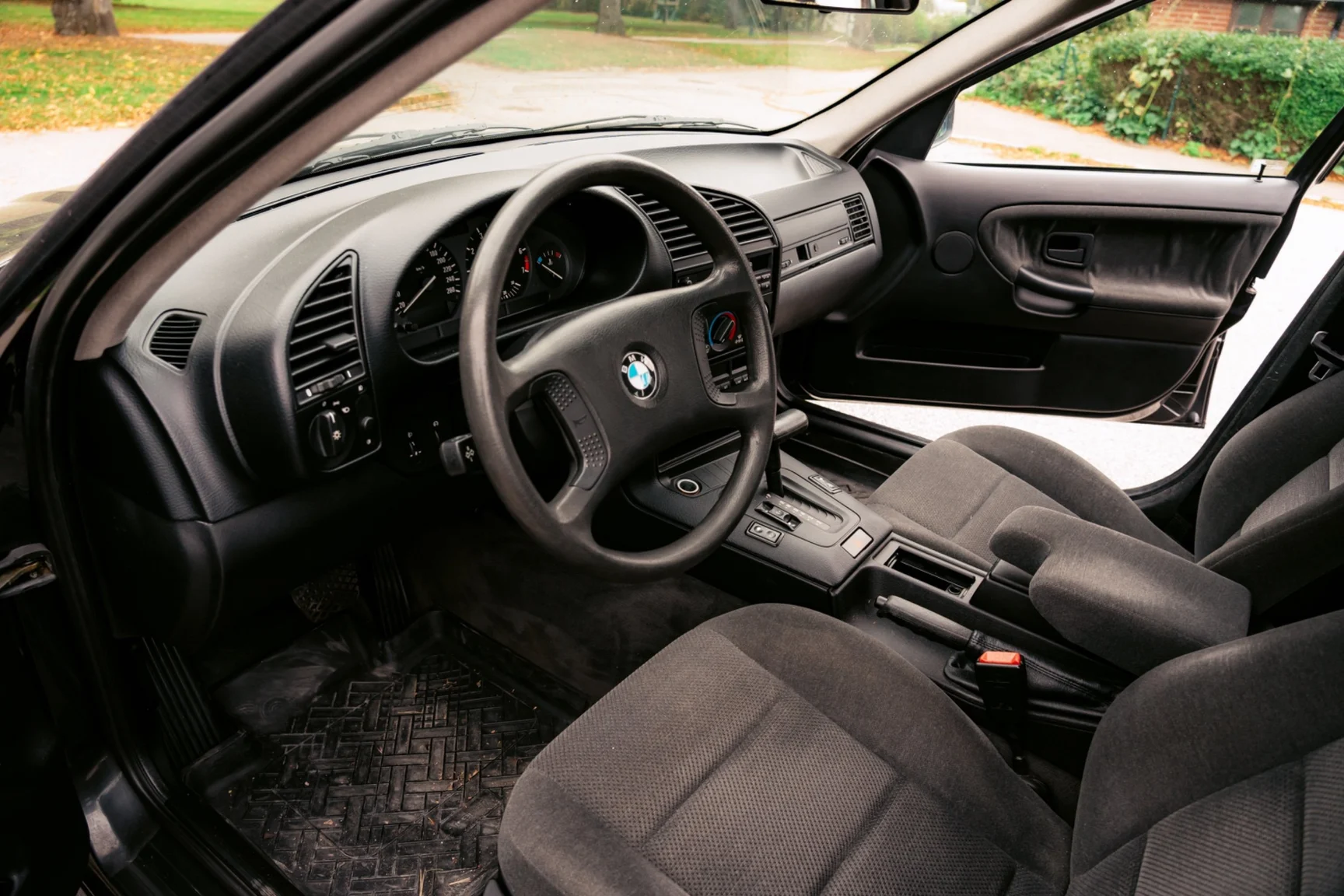Interiörbild 1992 BMW 320i Sedan (1)