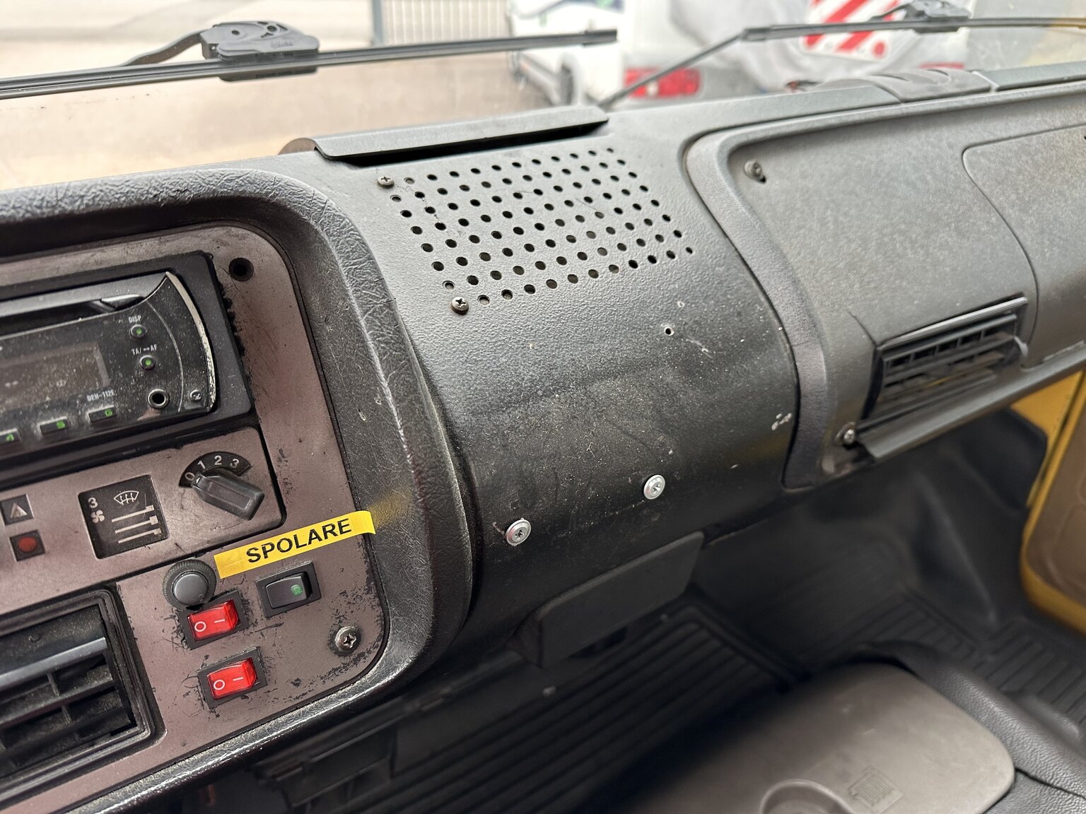 Interiörbild 1981 Volkswagen LT45 biltransport (12)