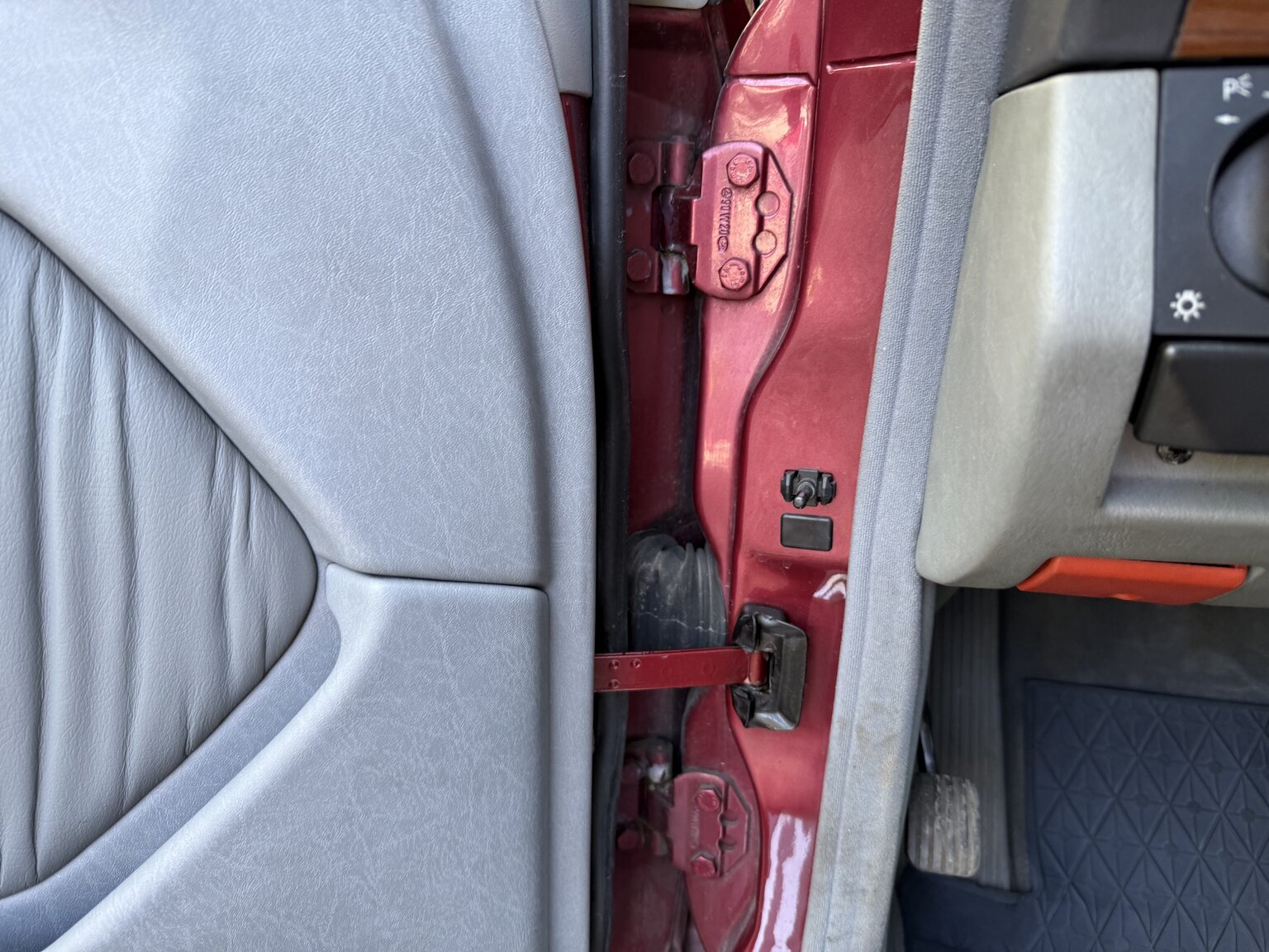 Interior image of 1991 Mercedes-Benz 300 E-24