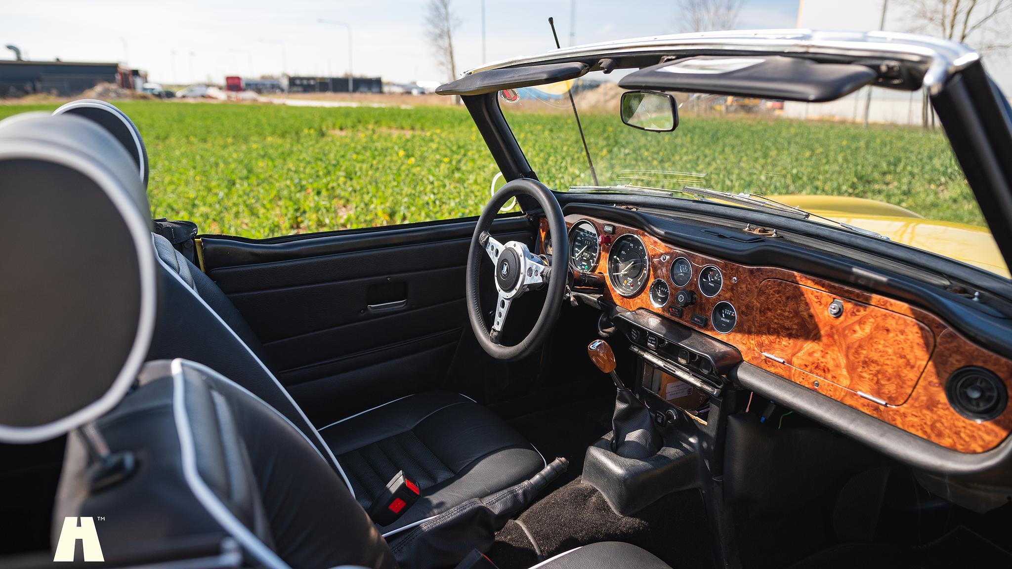 Interior image of 1974 Triumph TR6 (7)