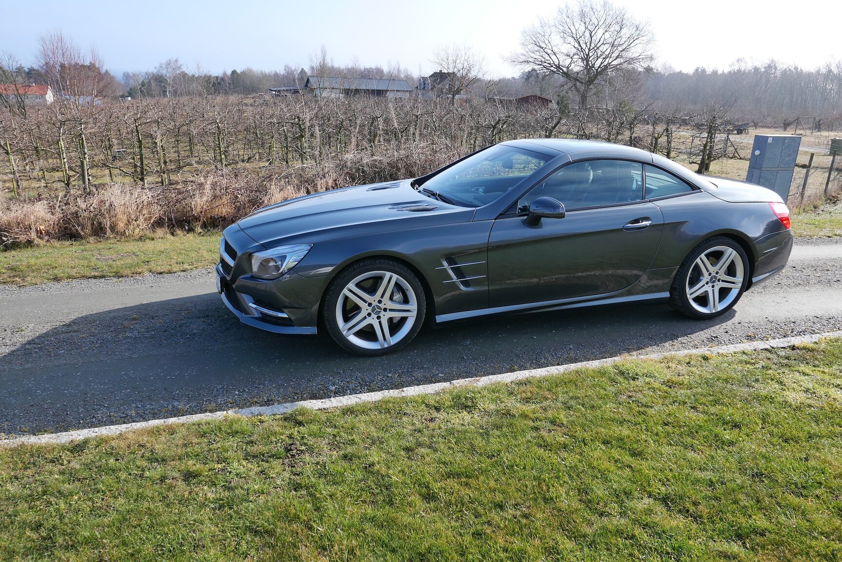 Exterior image of 2014 Mercedes-Benz SL500
