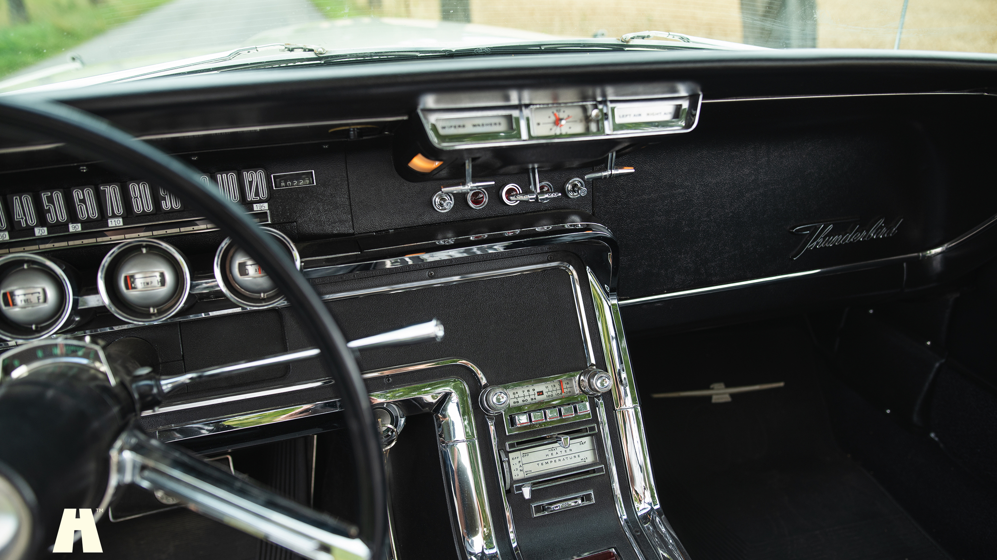 Interior image of 1965 Ford Thunderbird (21)