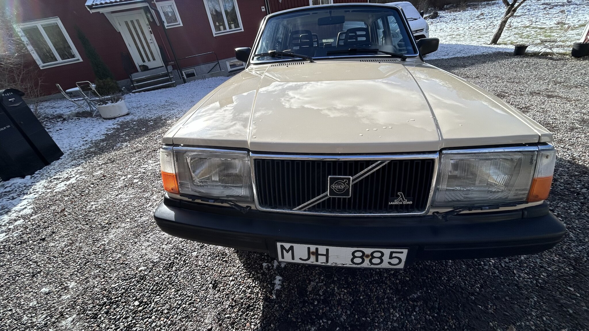 Exterior image of 1987 Volvo 244