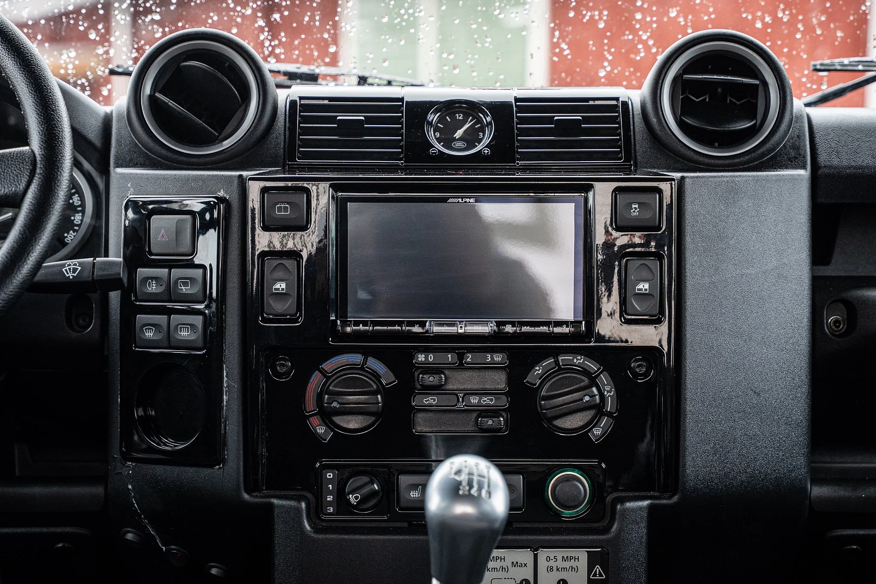 Innenraumfoto von 2015 Land Rover Defender 90 Special (12)