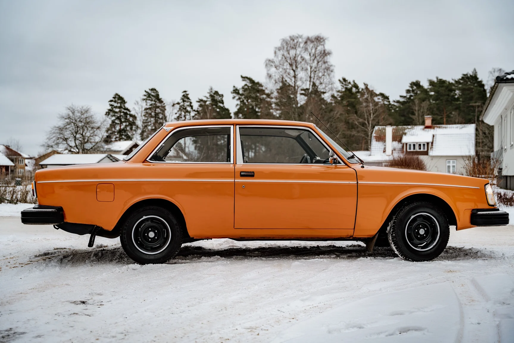 Exteriörbild på 1975 Volvo 242 2-dörrars coupé (6)