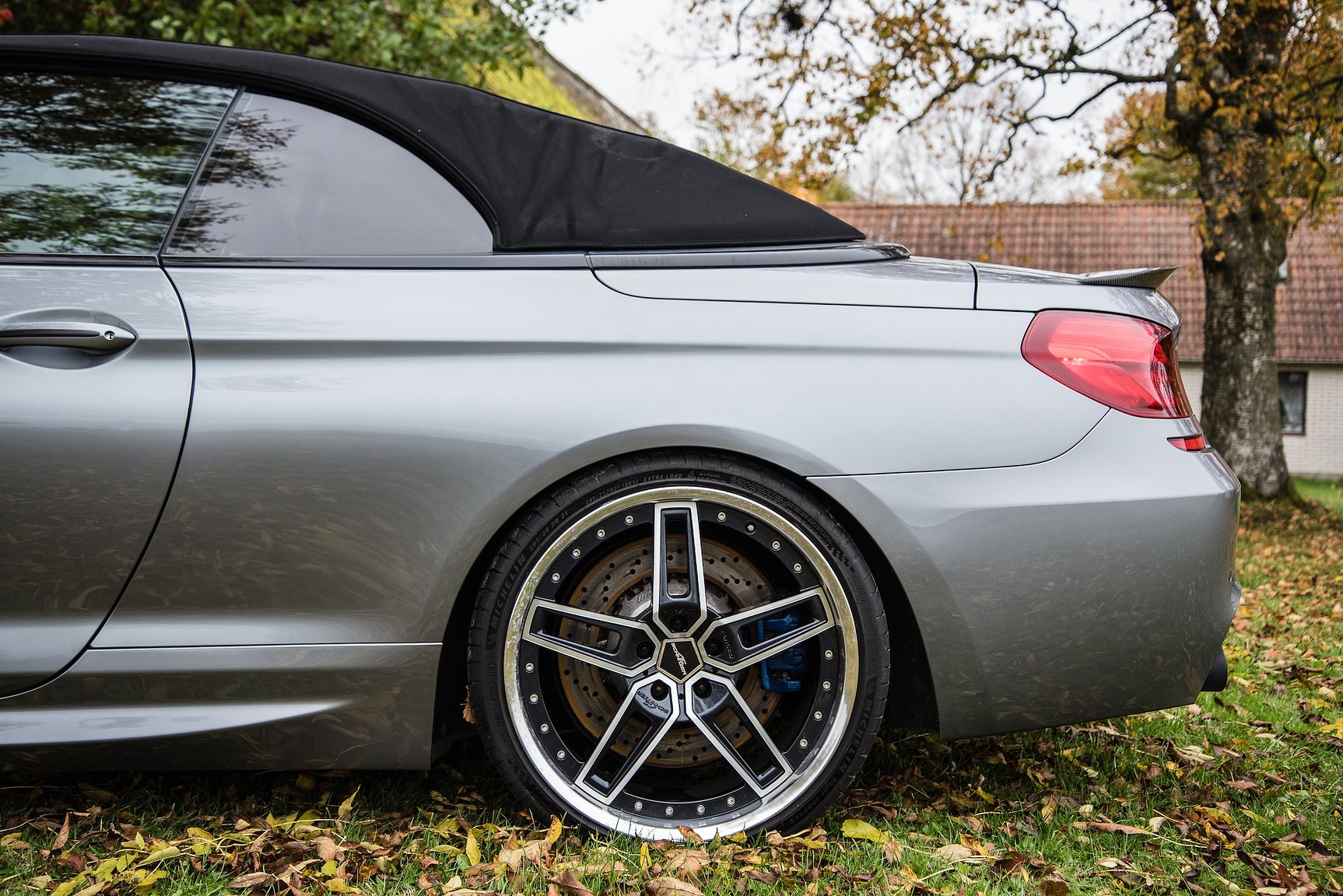 Exterior image of 2014 BMW M6C