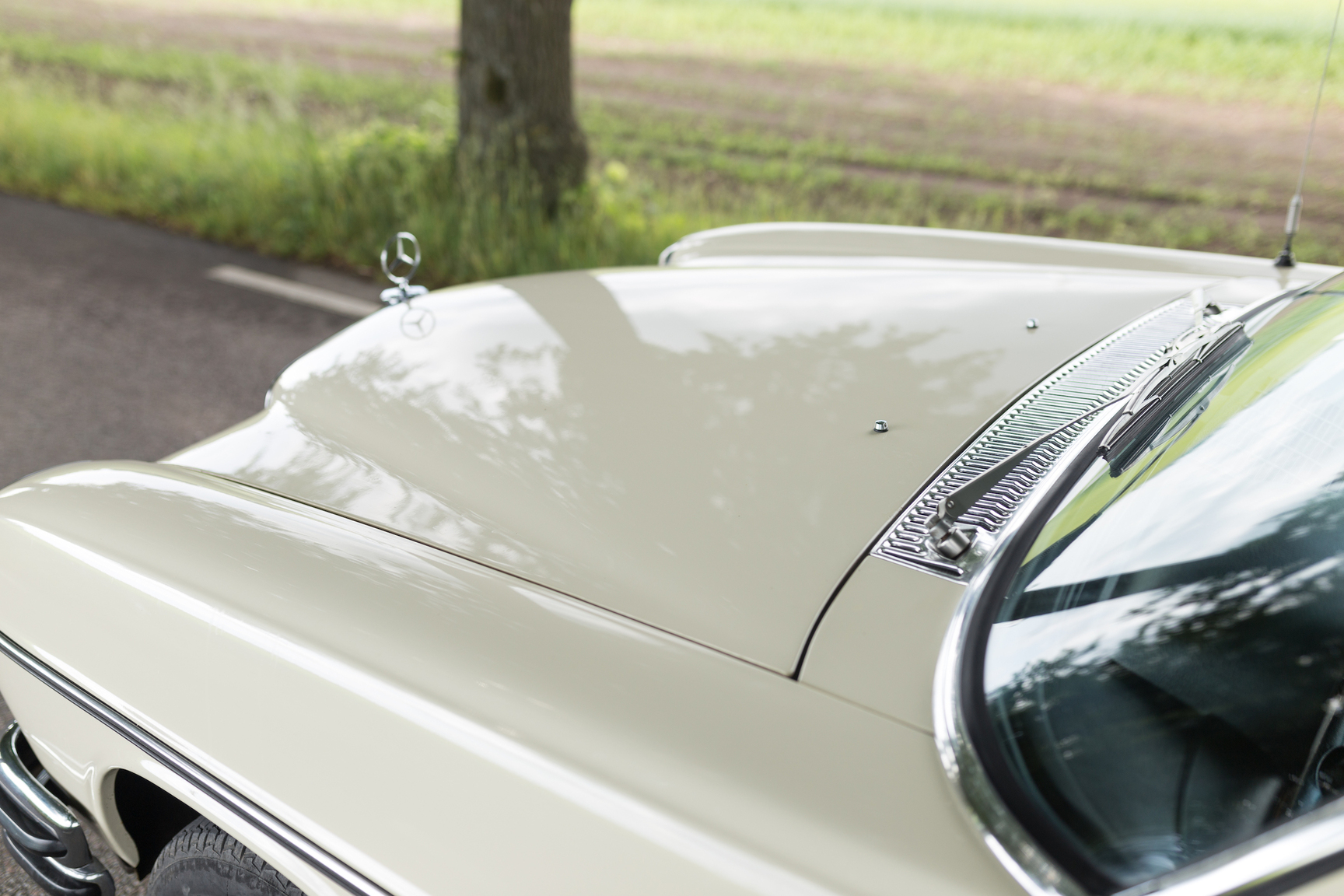 Aussenfoto 1971 Mercedes 250 C