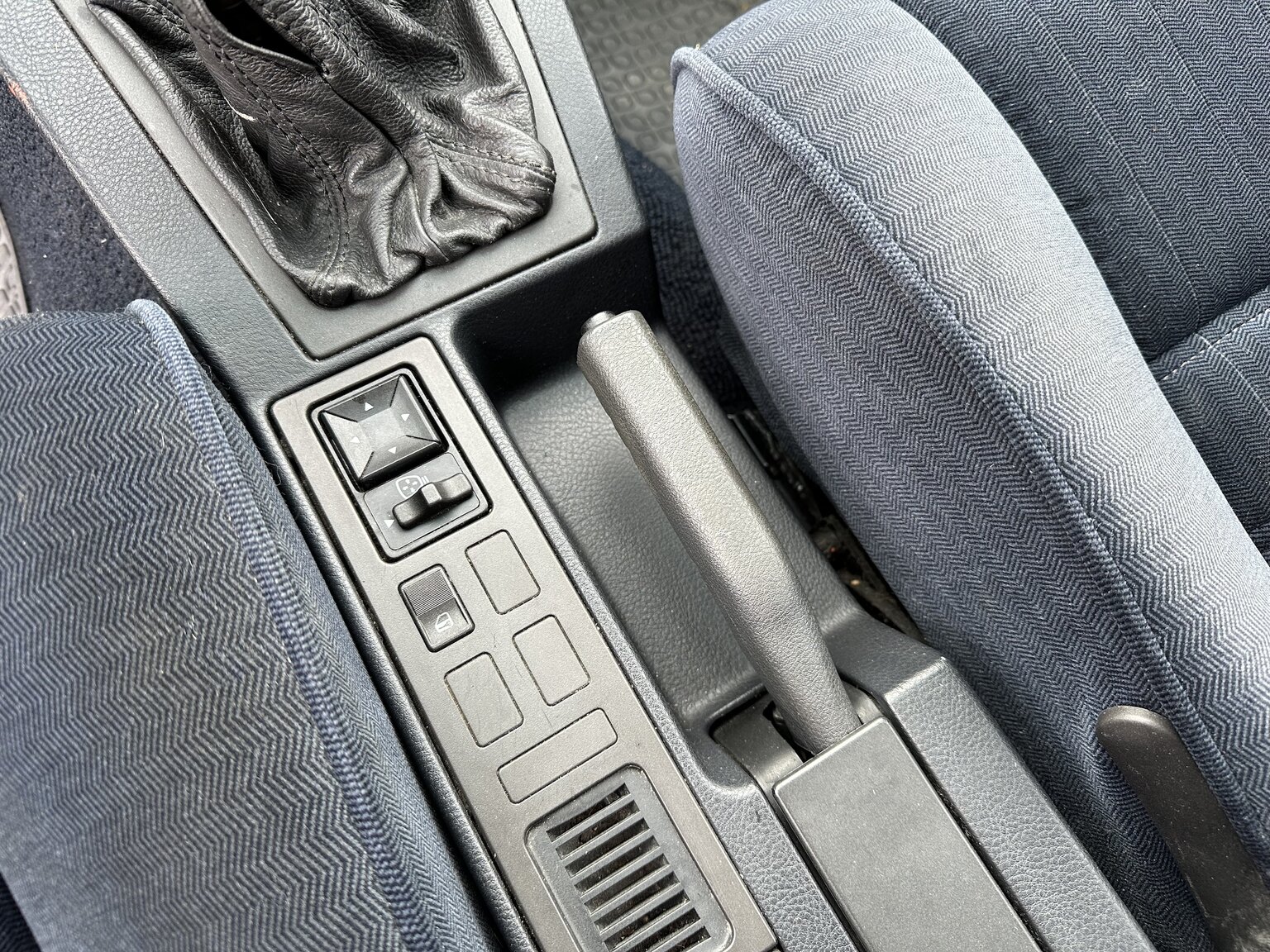 Interior image of 1994 Alfa Romeo 164