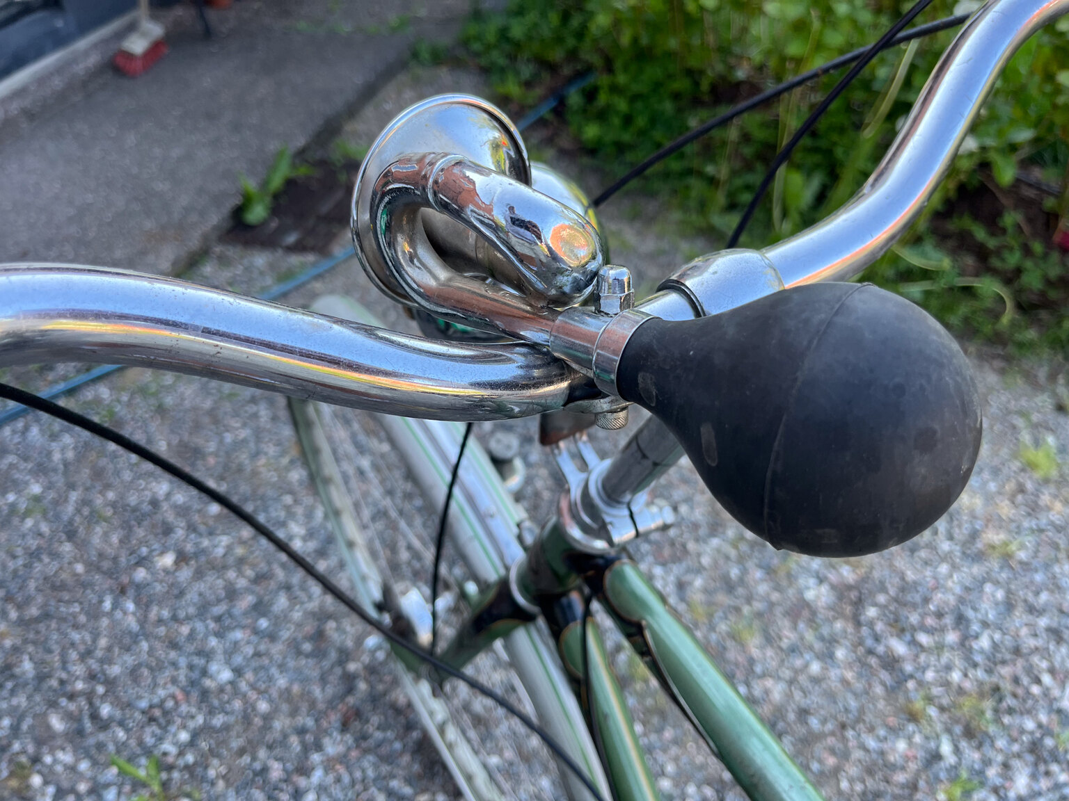 Exteriörbild på 1951 Fux med påhängsmotor