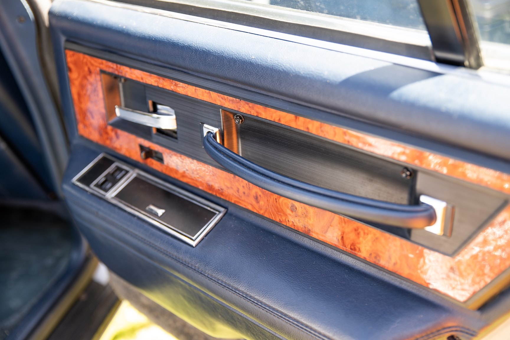 Interiörbild 1985 Lincoln Continental 5.0 V8 EFI