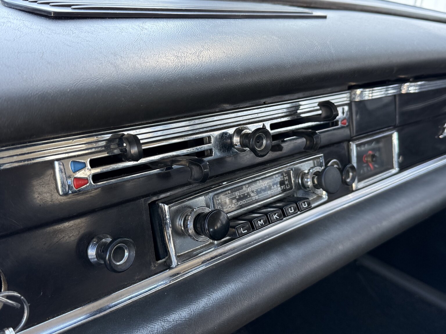 Interior image of 1967 Mercedes-Benz 230 Safari