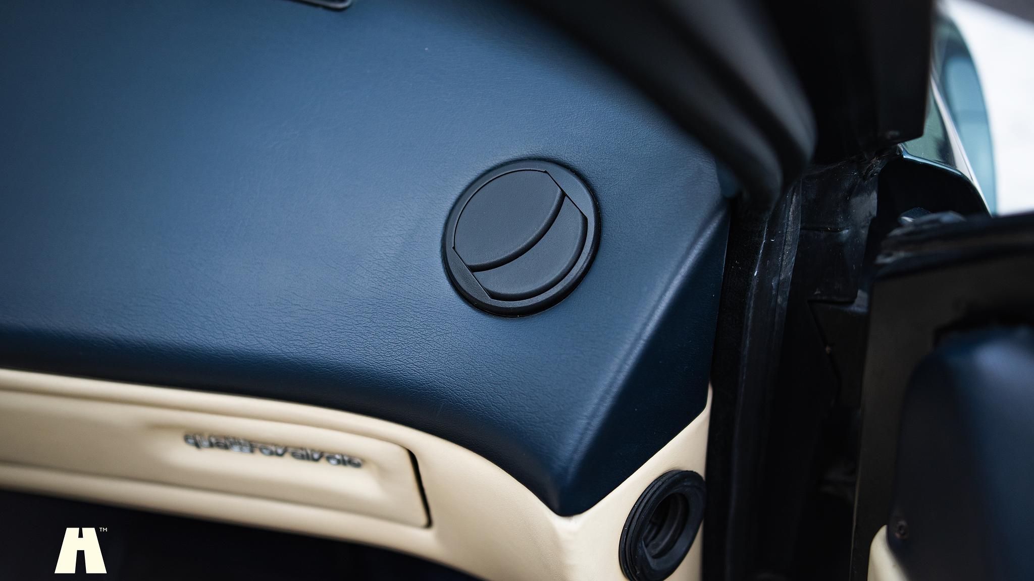 Interior image of 1985 Ferrari Mondial Quattrovalvole Design by Pininfarina (26)