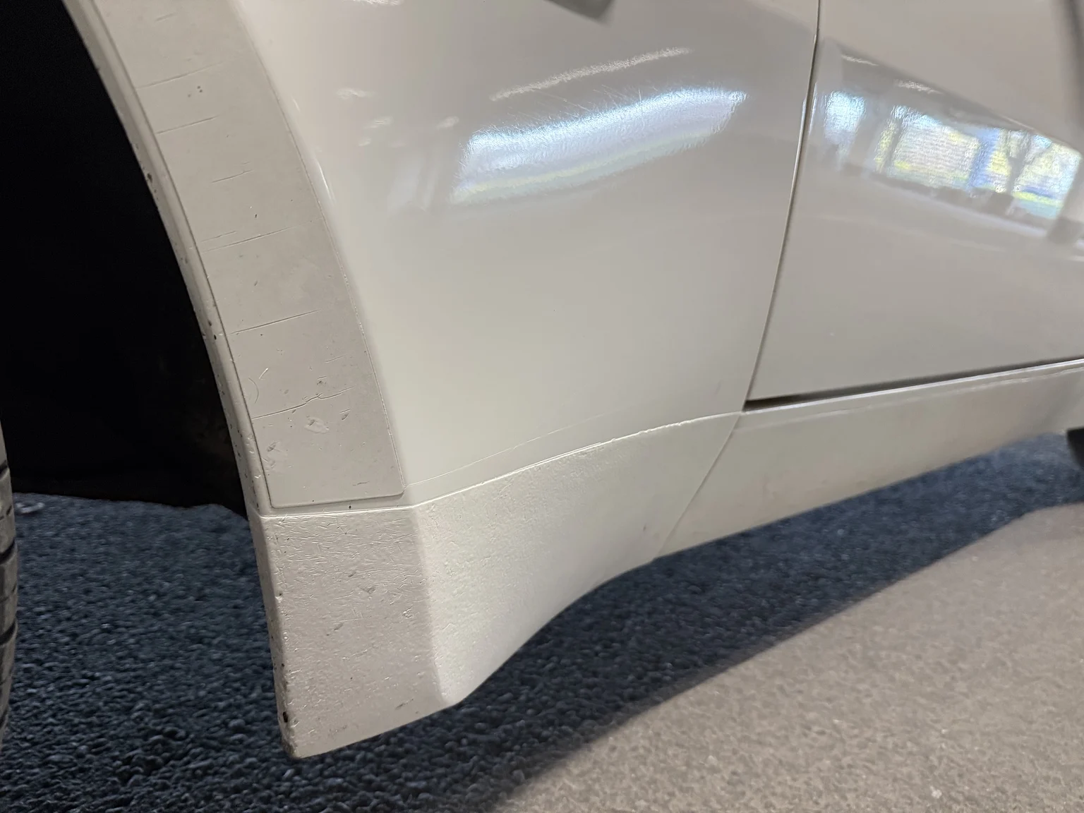 Exterior image of 1984 PORSCHE 944 Targa (77)